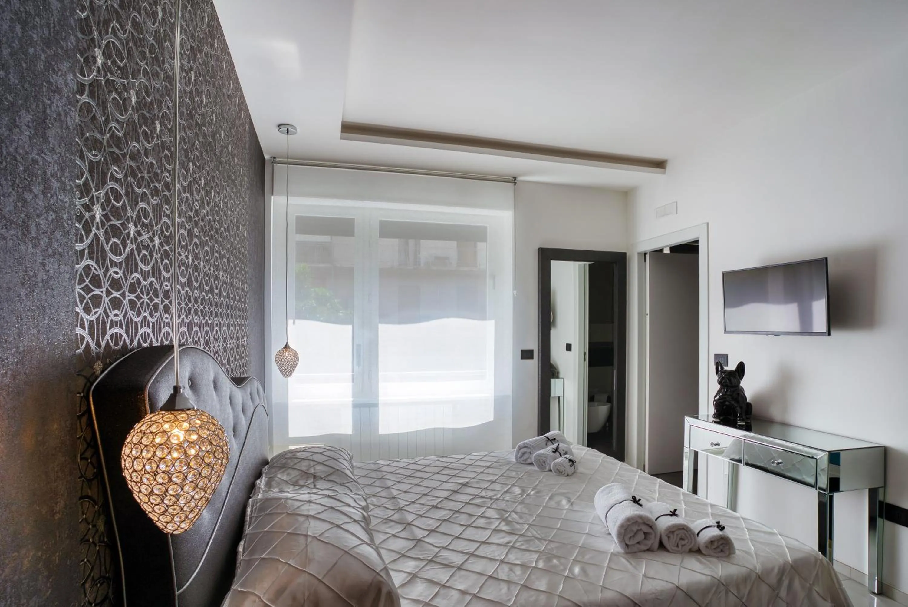 Bedroom, Bed in DISTINTO SUITE & ROOMS