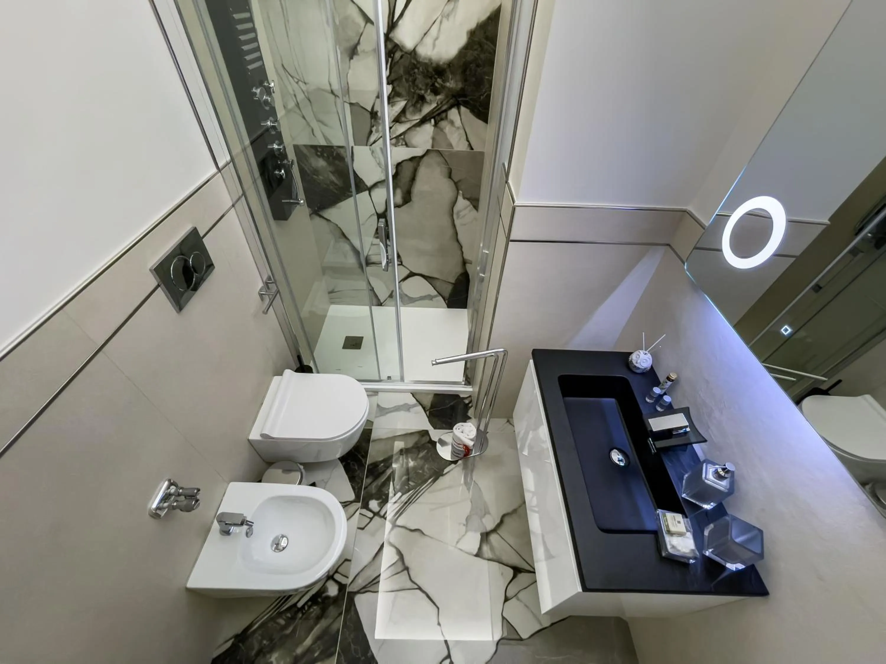 Bathroom in DISTINTO SUITE & ROOMS