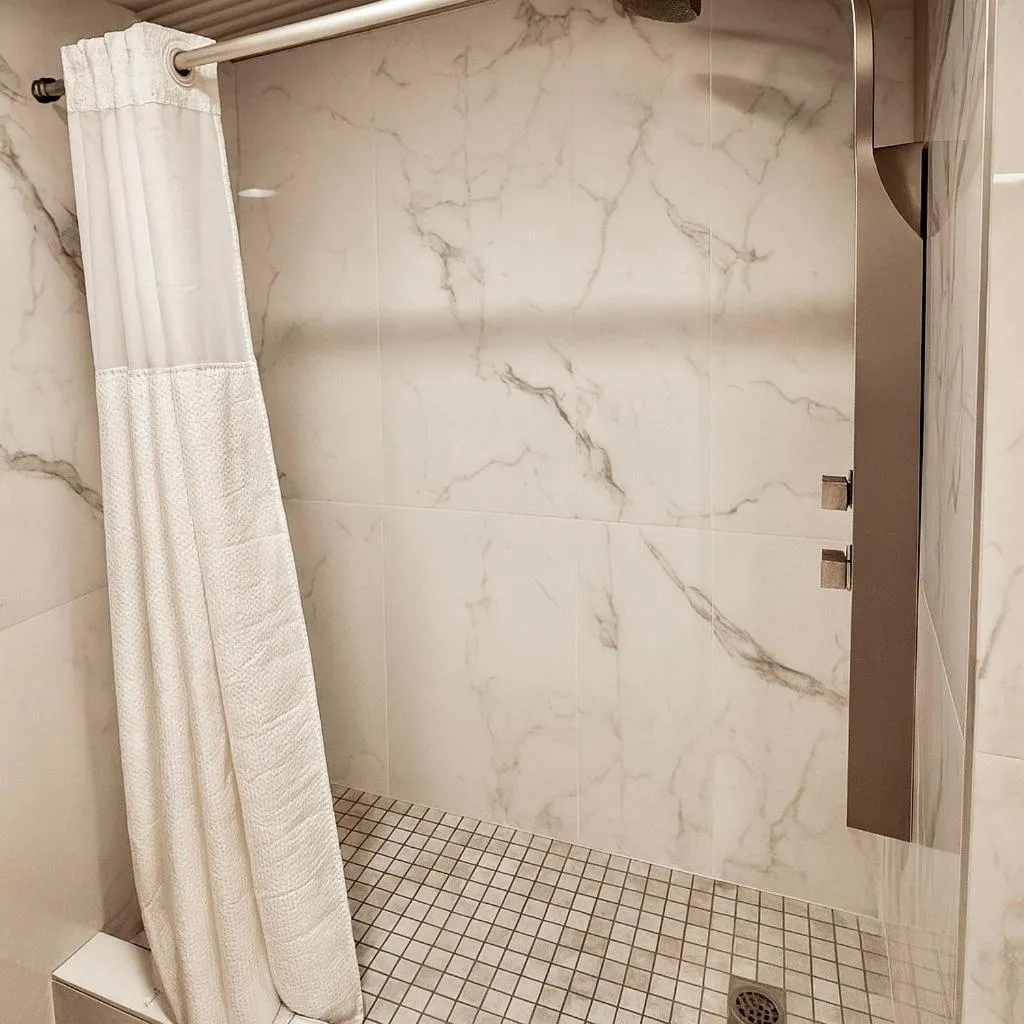 Shower in Tropical Palms Hotel