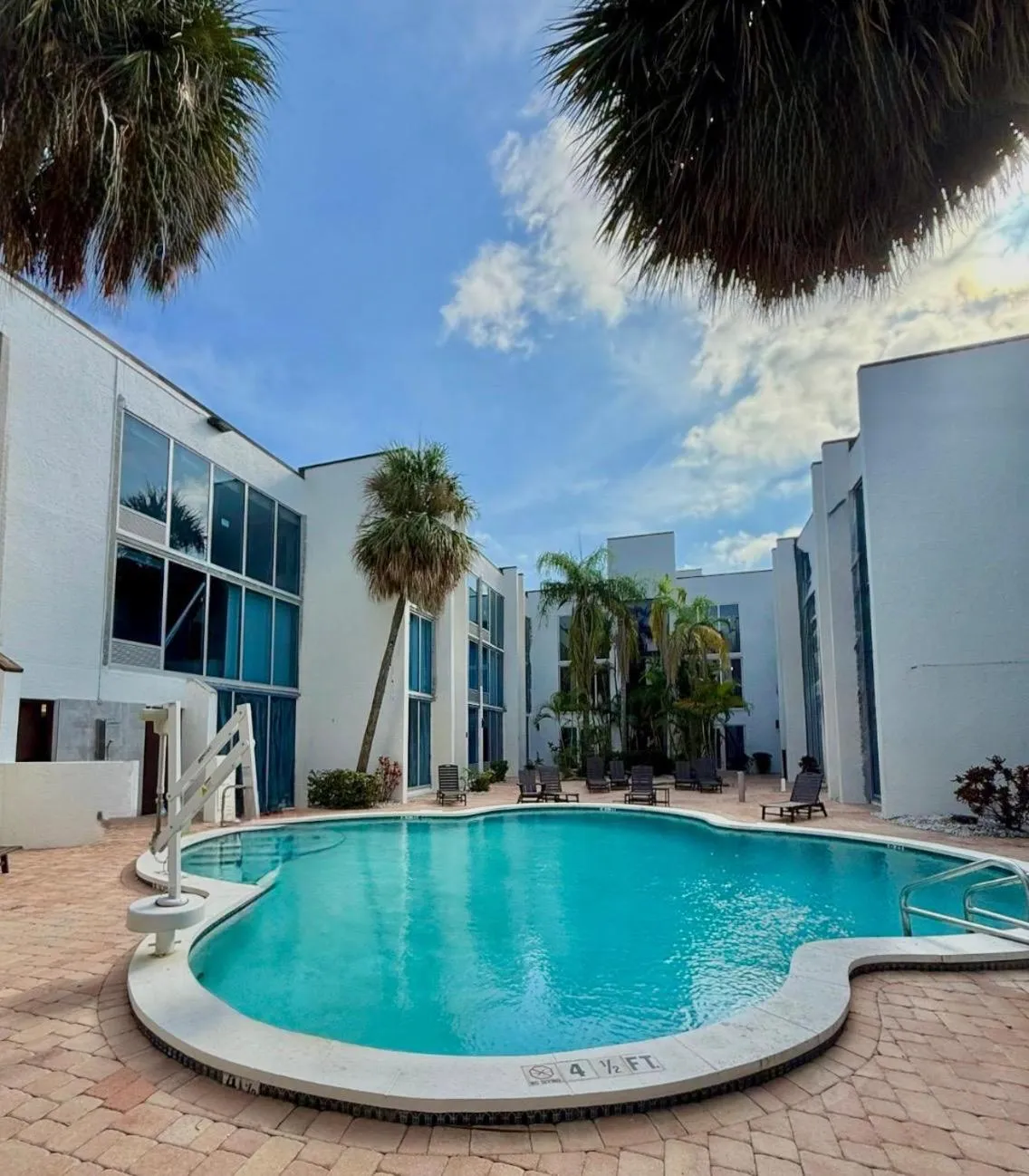 Swimming pool in Tropical Palms Hotel