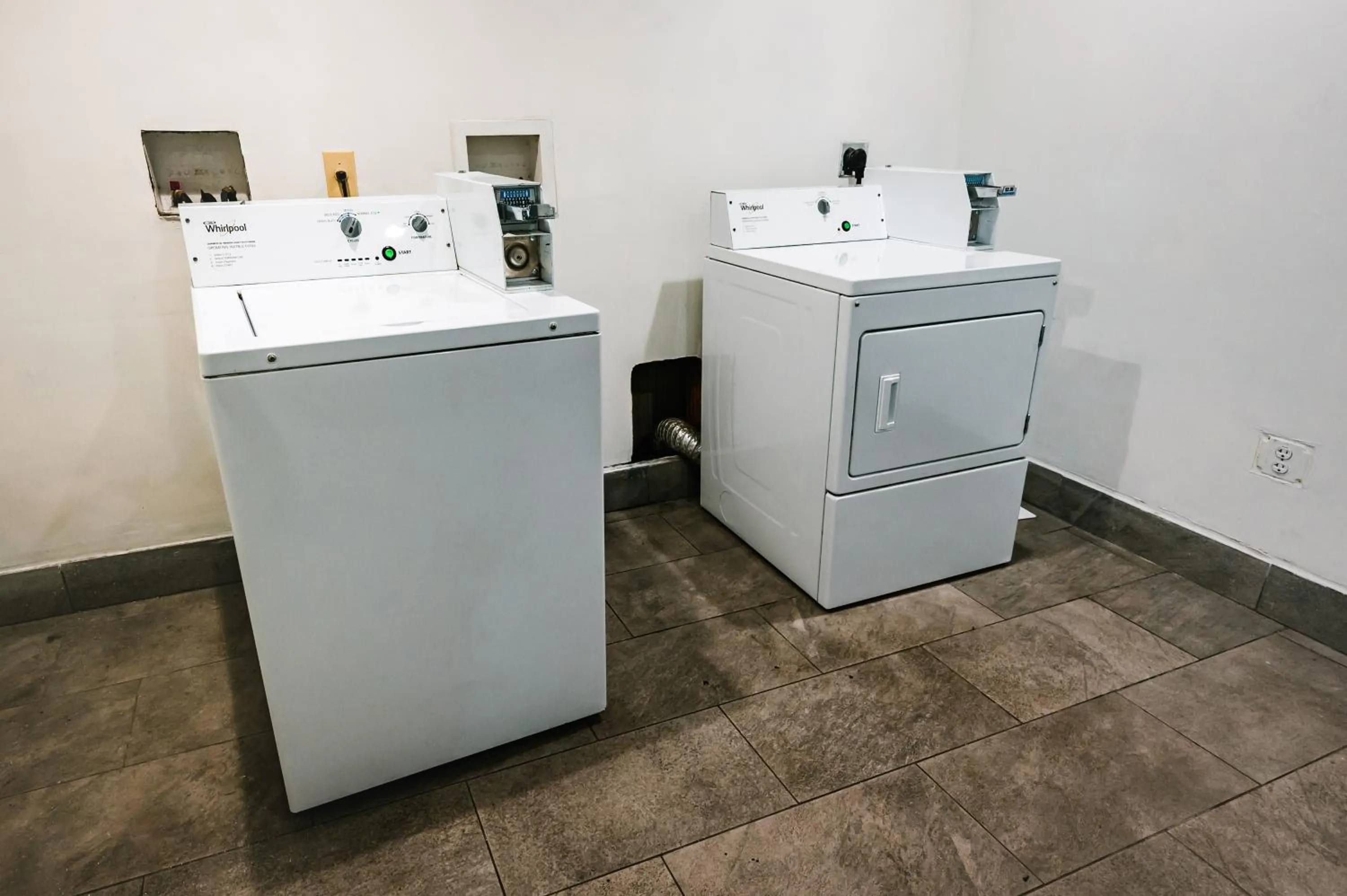 laundry in Red Roof Inn San Antonio - Seaworld Northwest