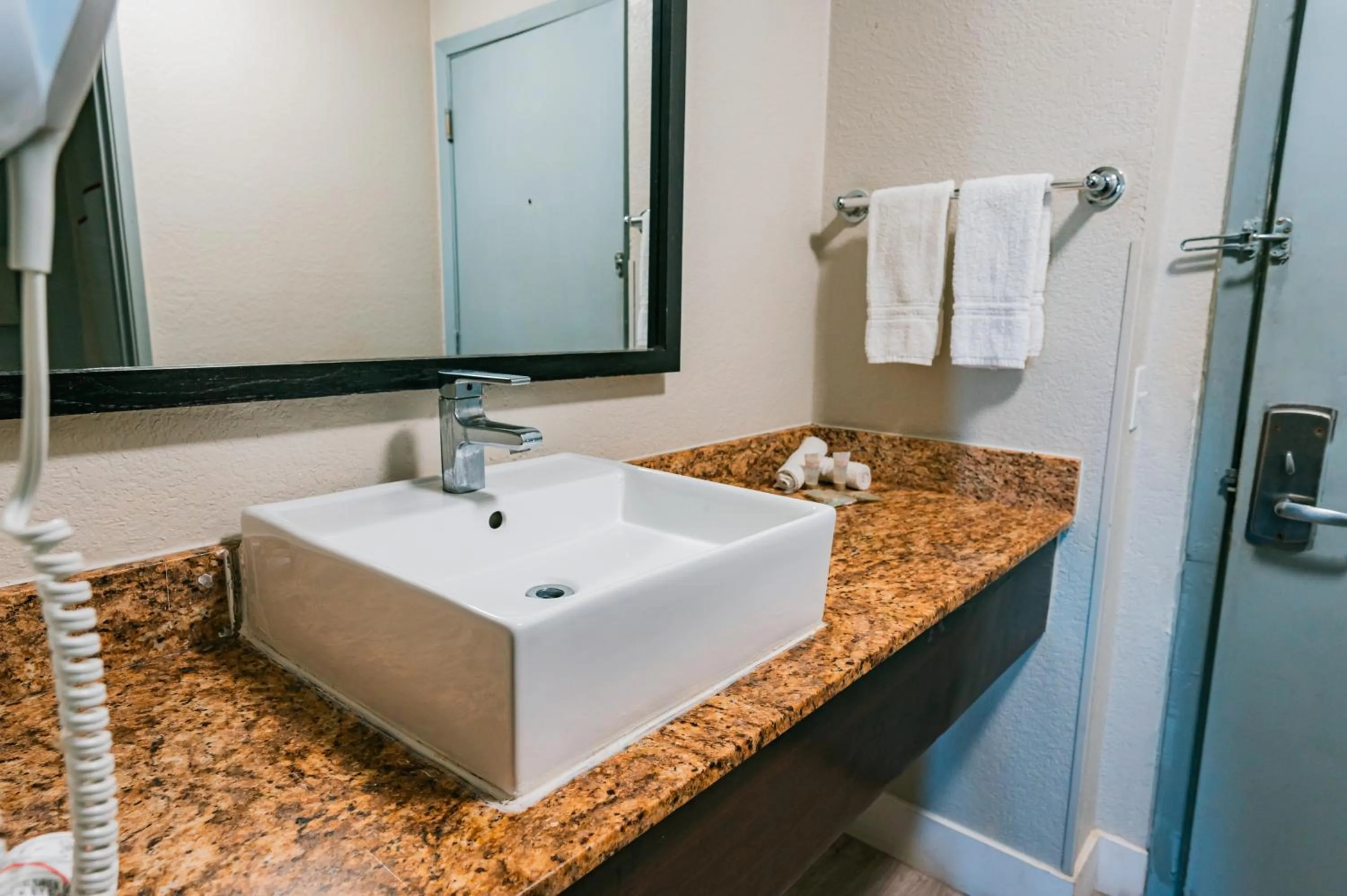 Bathroom in Red Roof Inn San Antonio - Seaworld Northwest