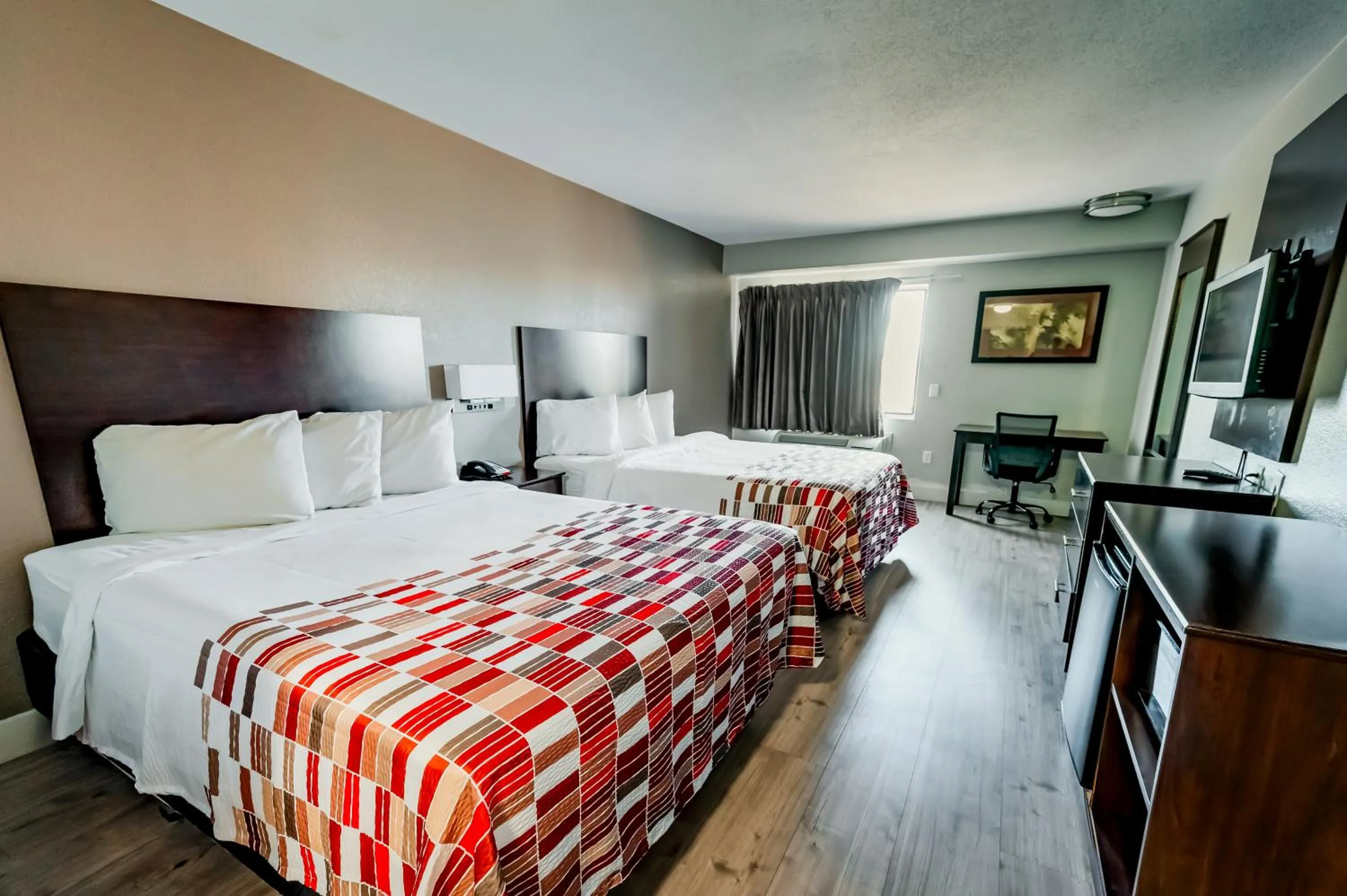 Bed in Red Roof Inn San Antonio - Seaworld Northwest