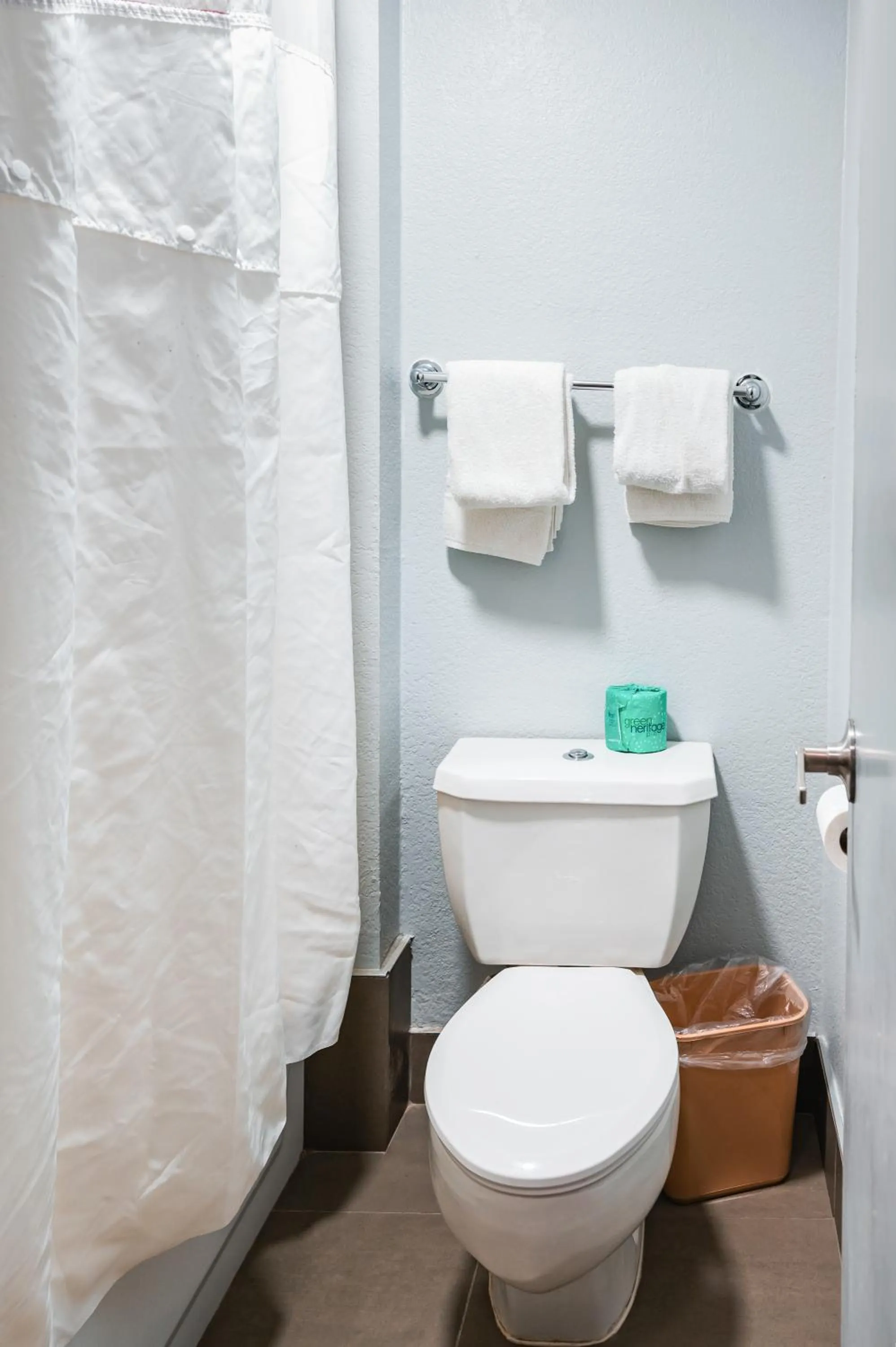 Toilet in Red Roof Inn San Antonio - Seaworld Northwest