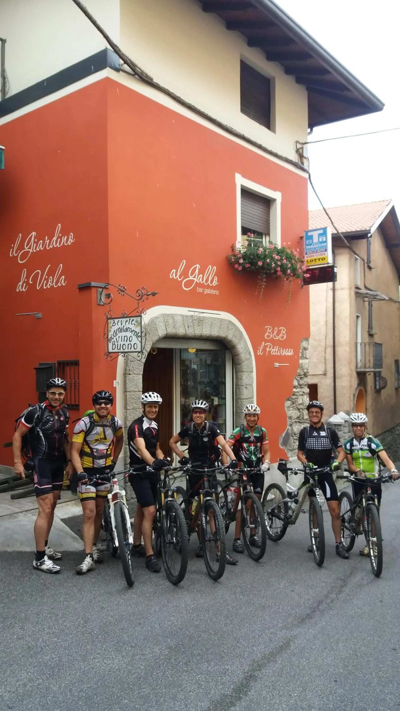 group of guests in B&B Il Pettirosso