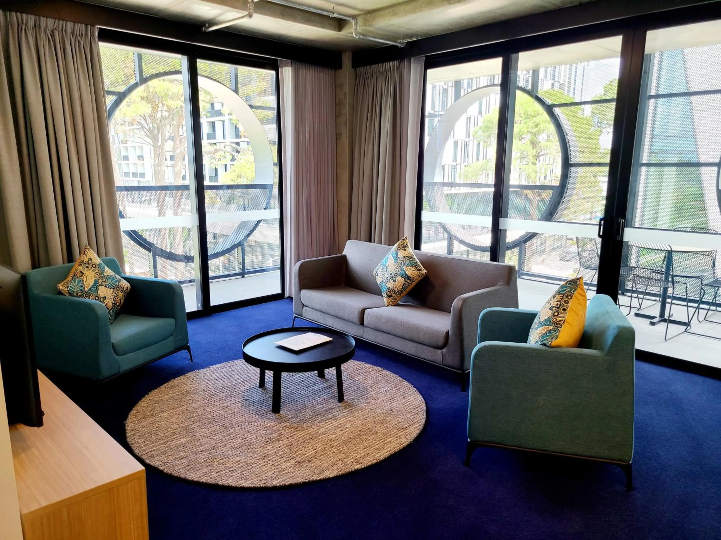 Living room in Nesuto Curtin Perth Hotel