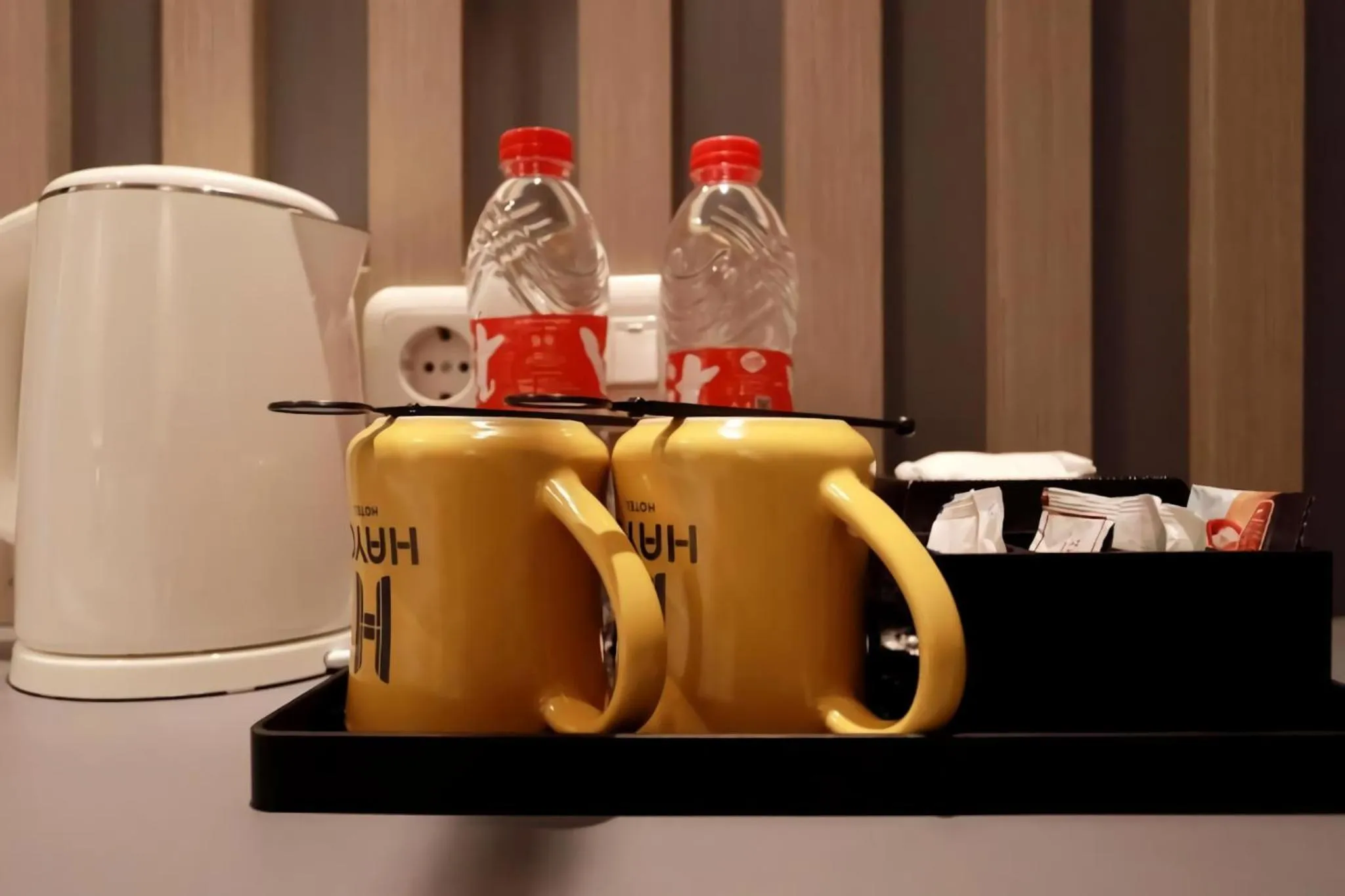 Coffee/tea facilities in Hayo Hotel Palembang