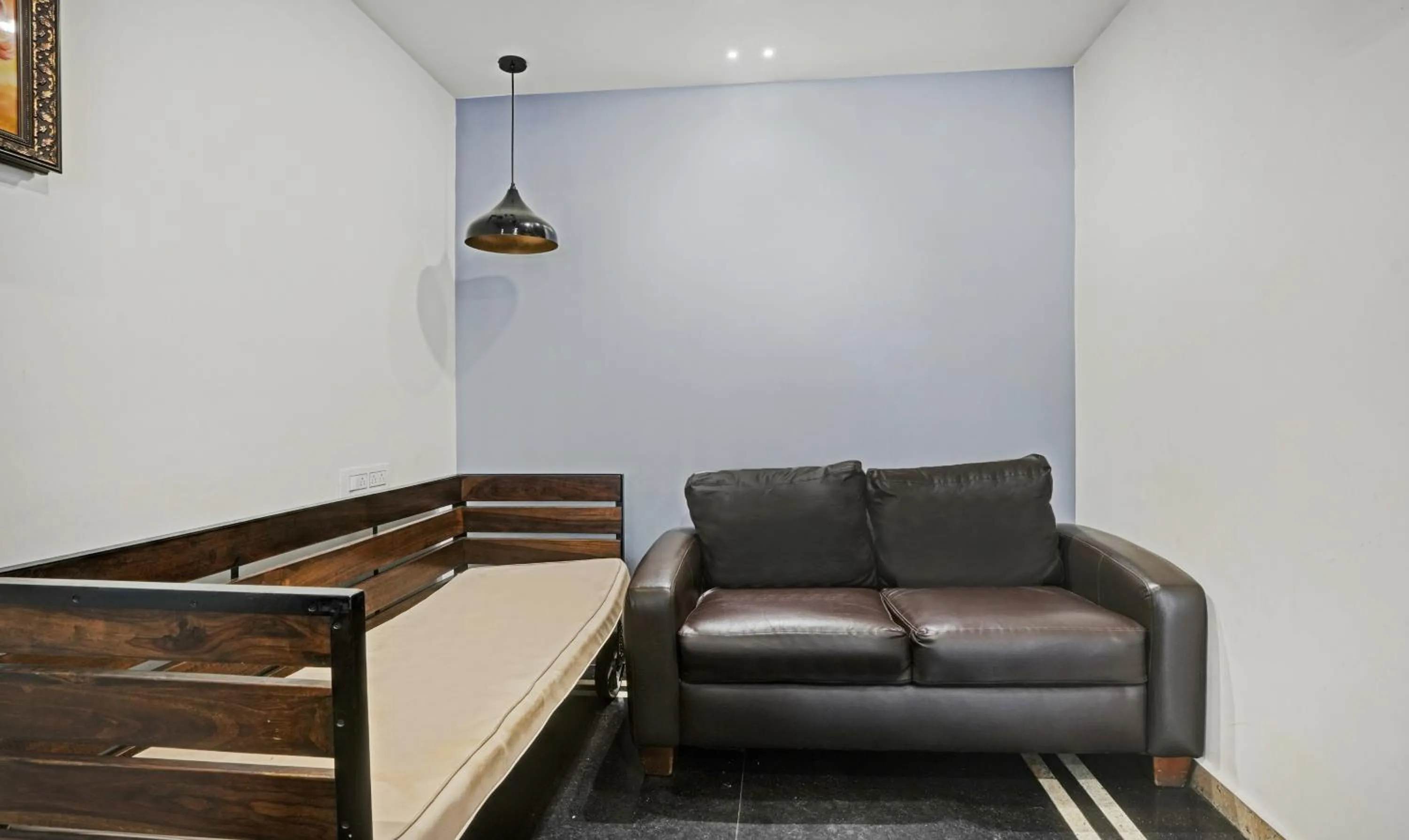 Seating area in Itsy Hotels Purple Suites