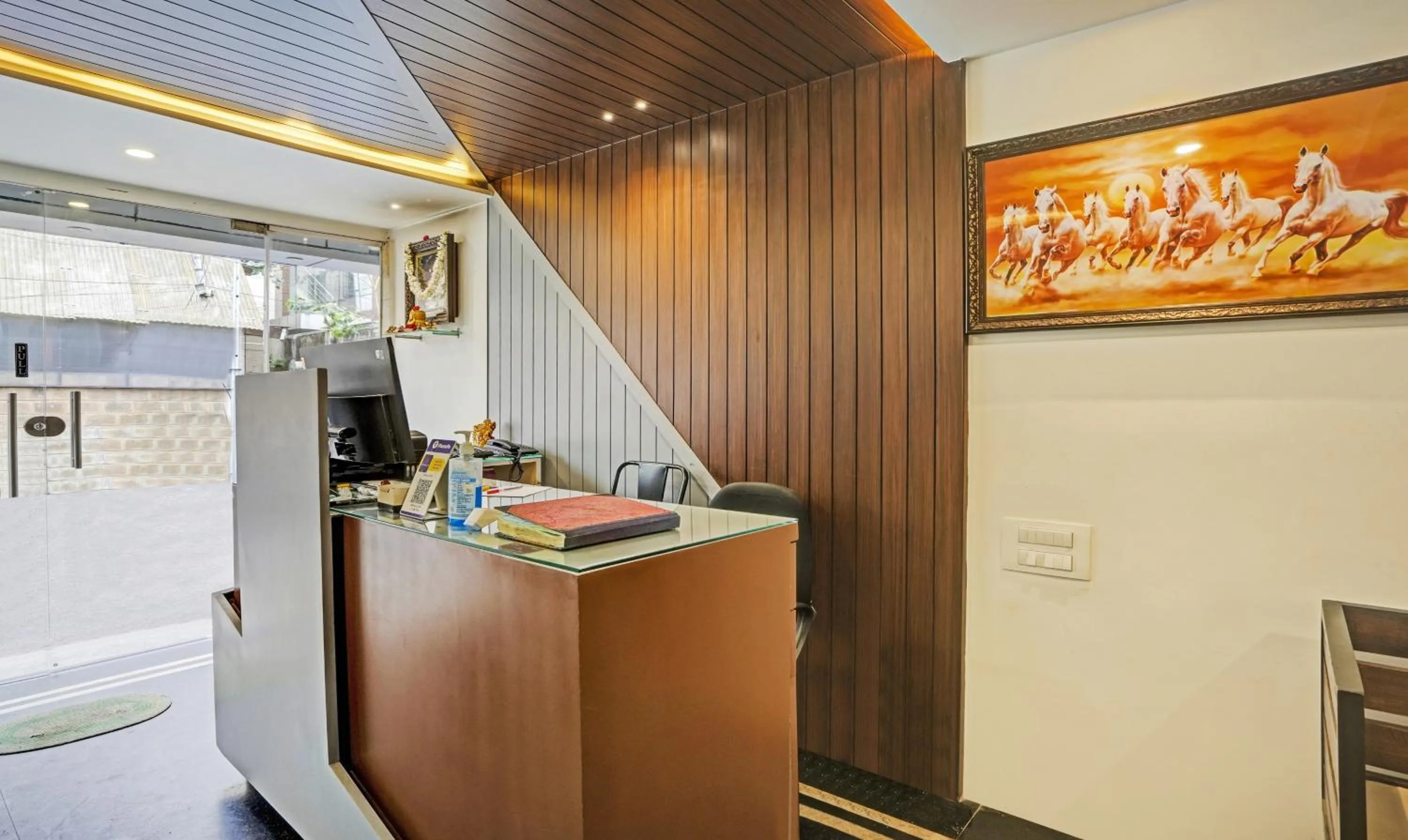 Lobby or reception in Itsy Hotels Purple Suites