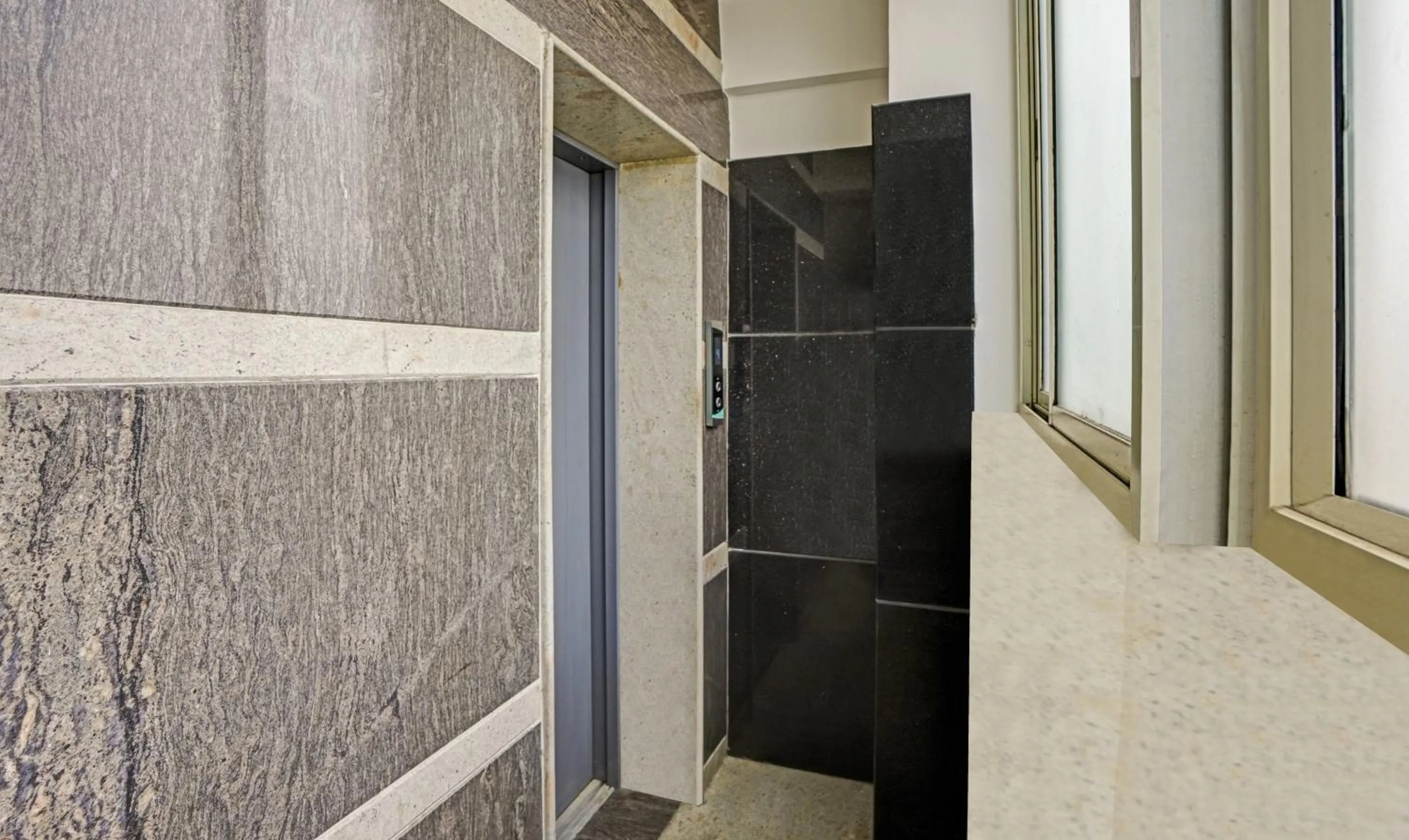 elevator in Itsy Hotels Purple Suites