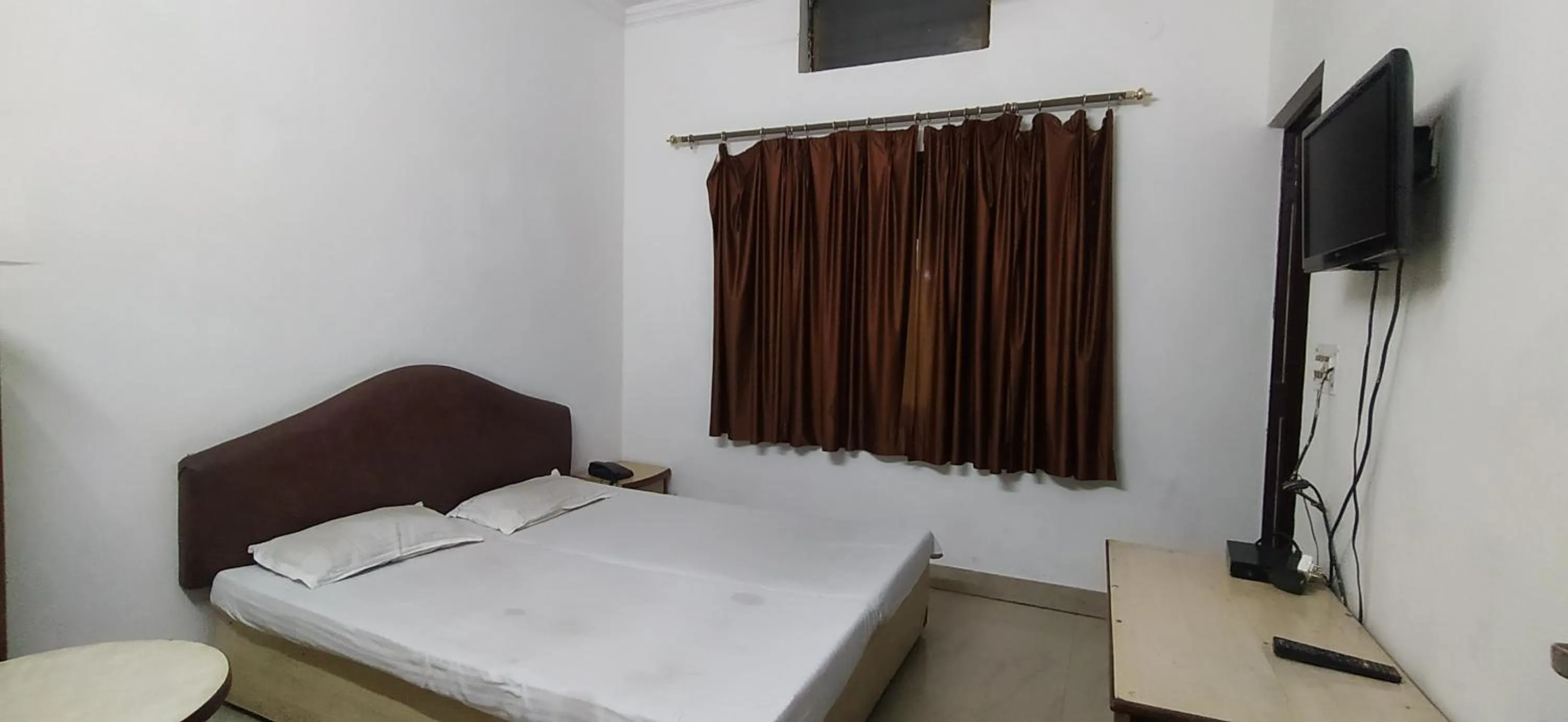Bedroom, Bed in Hotel Samrat