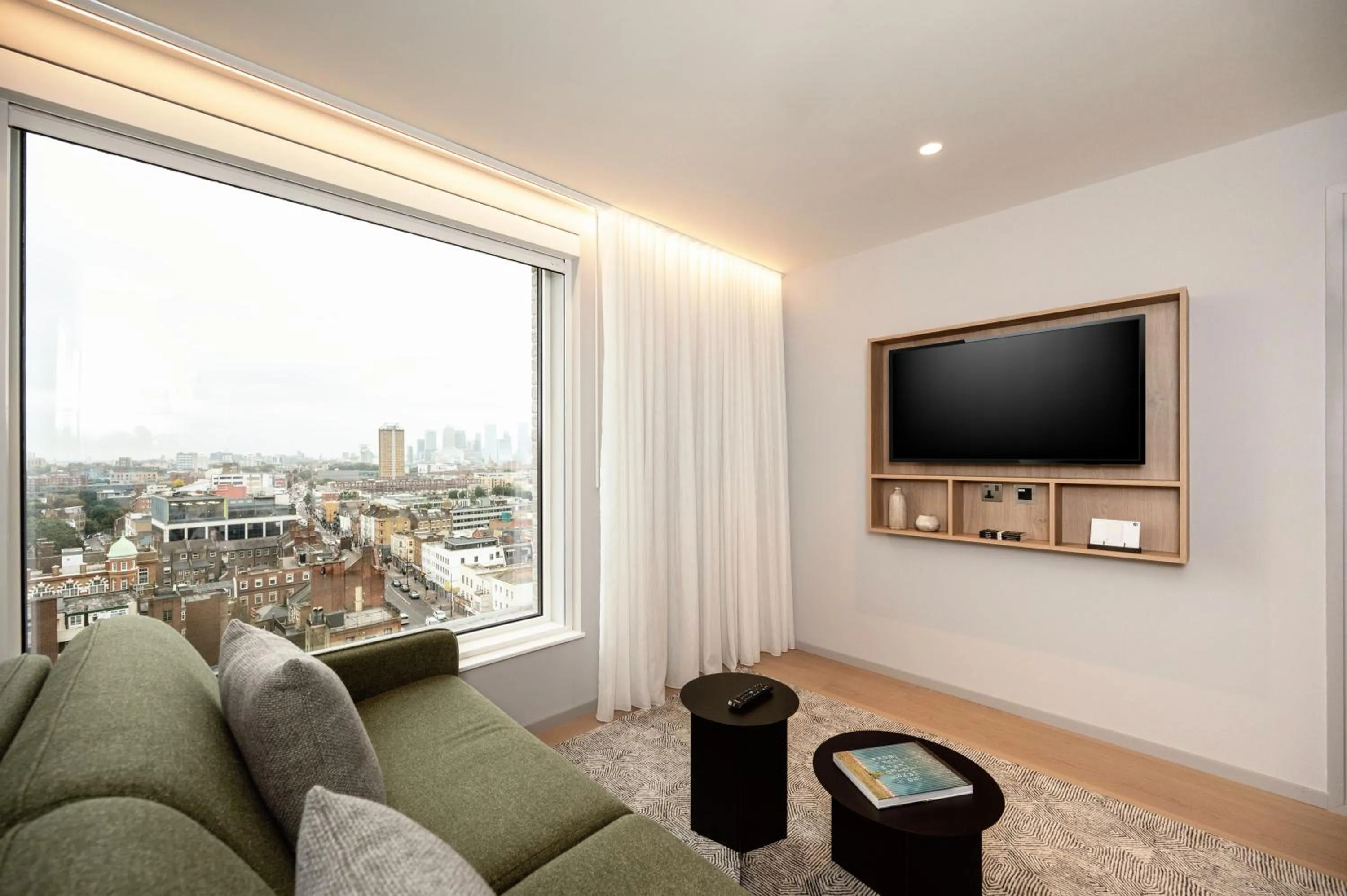 TV and multimedia in Wilde Aparthotels London Aldgate Tower Bridge