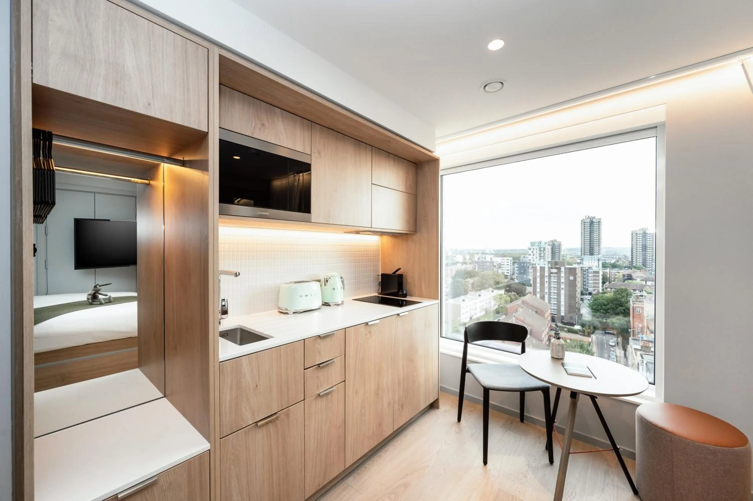 kitchen, Bed in Wilde Aparthotels London Aldgate Tower Bridge