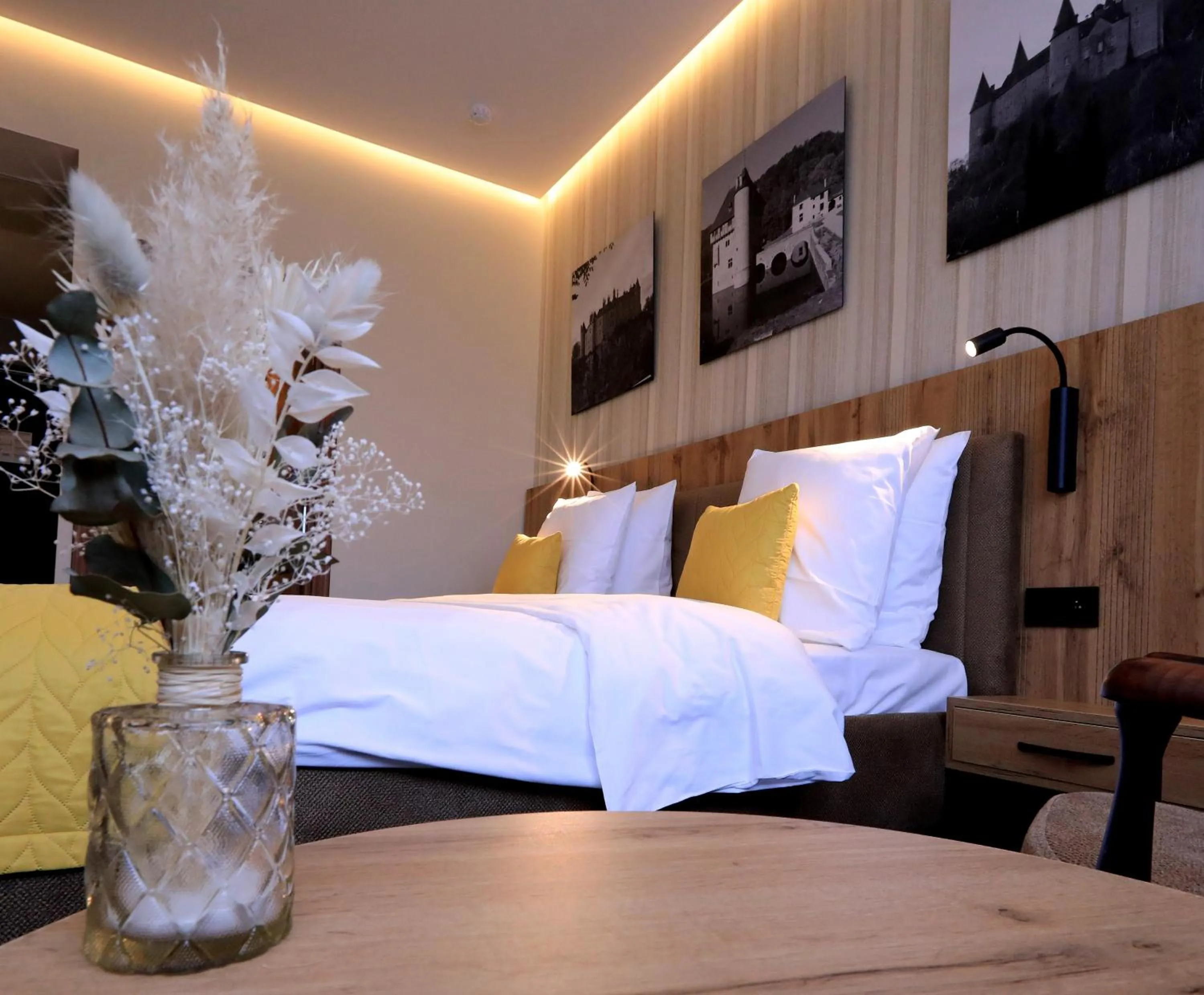 Bedroom, Bed in Hotel Le 830 Namur