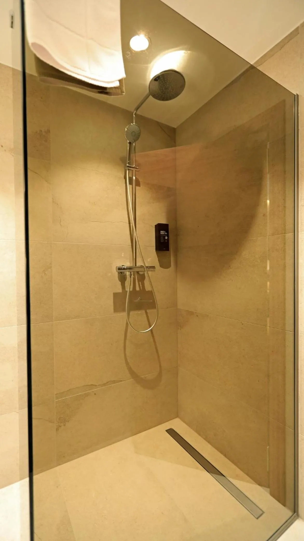 Shower in Hotel Le 830 Namur