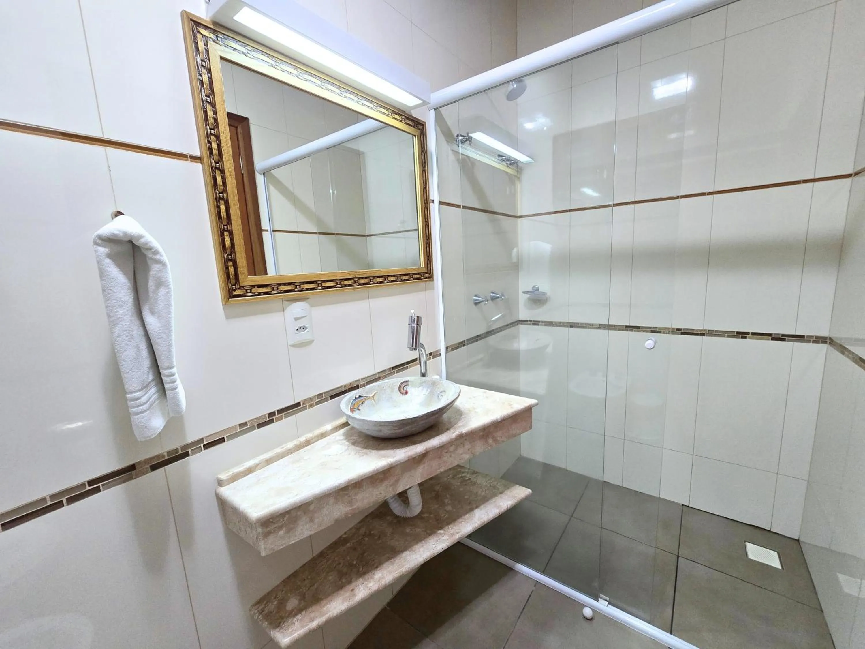 Shower in Refúgio da Lagoinha - Centro de Bombinhas