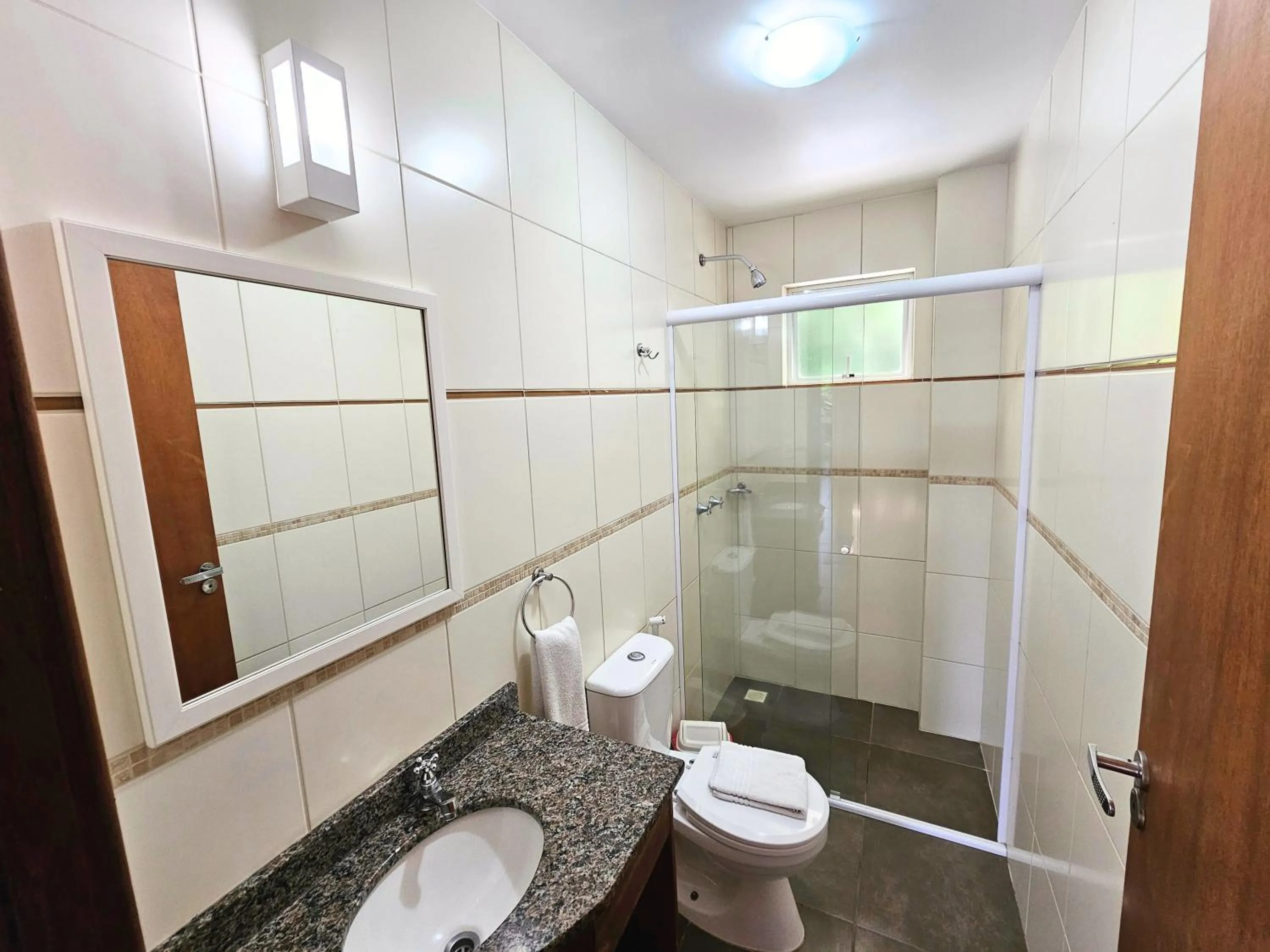 Shower in Refúgio da Lagoinha - Centro de Bombinhas