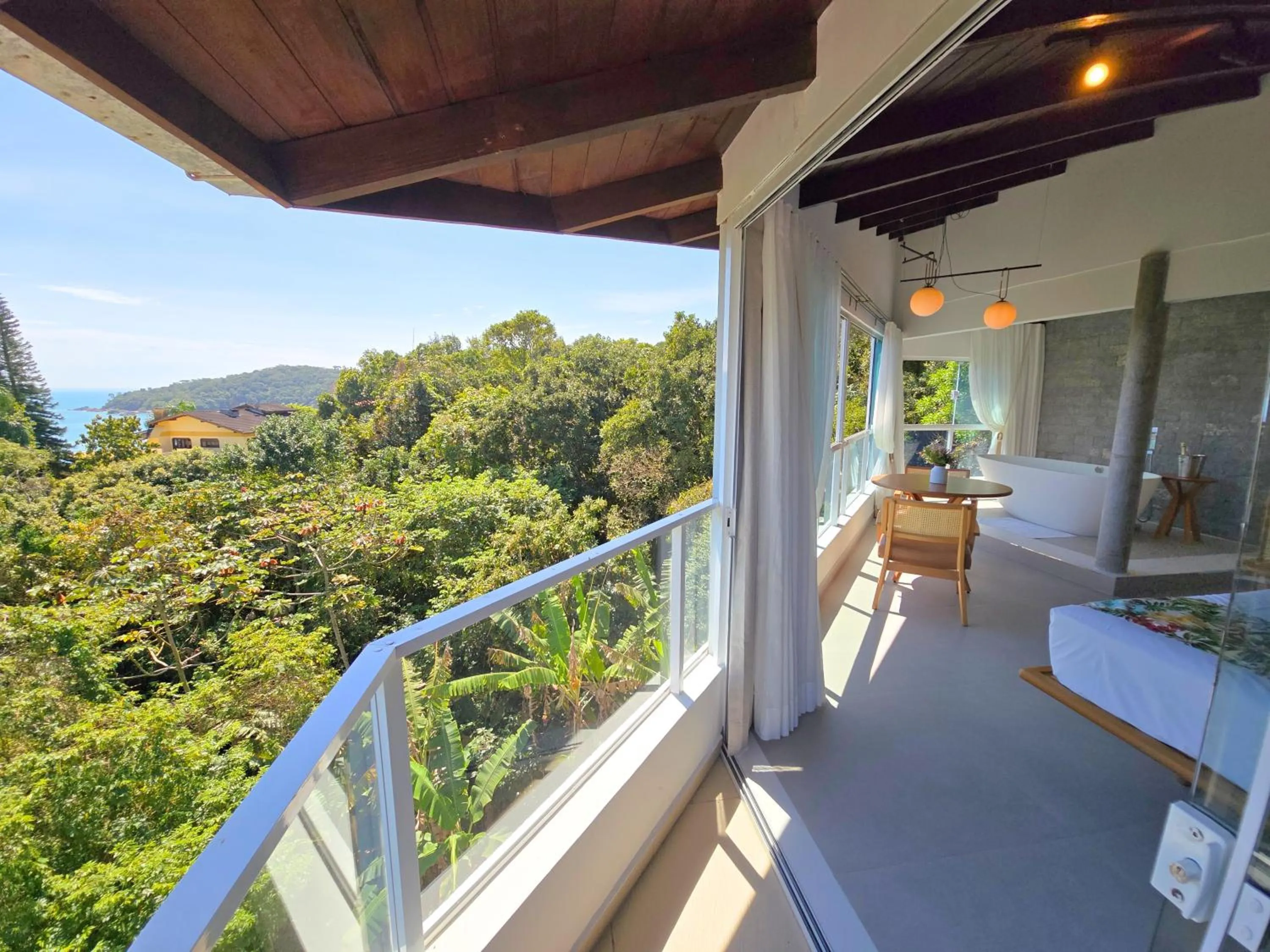 Spring in Refúgio da Lagoinha - Centro de Bombinhas