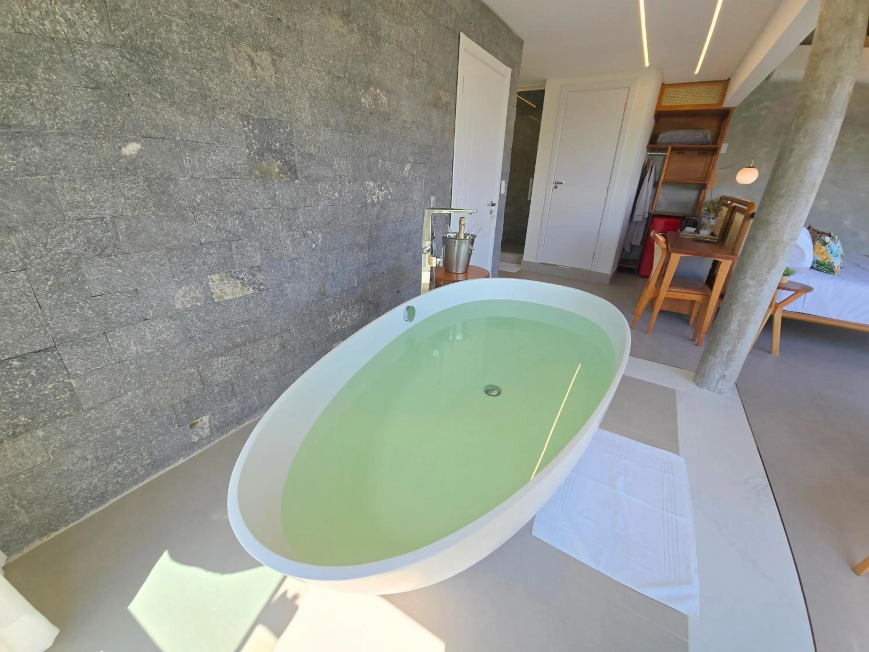 Bath in Refúgio da Lagoinha - Centro de Bombinhas