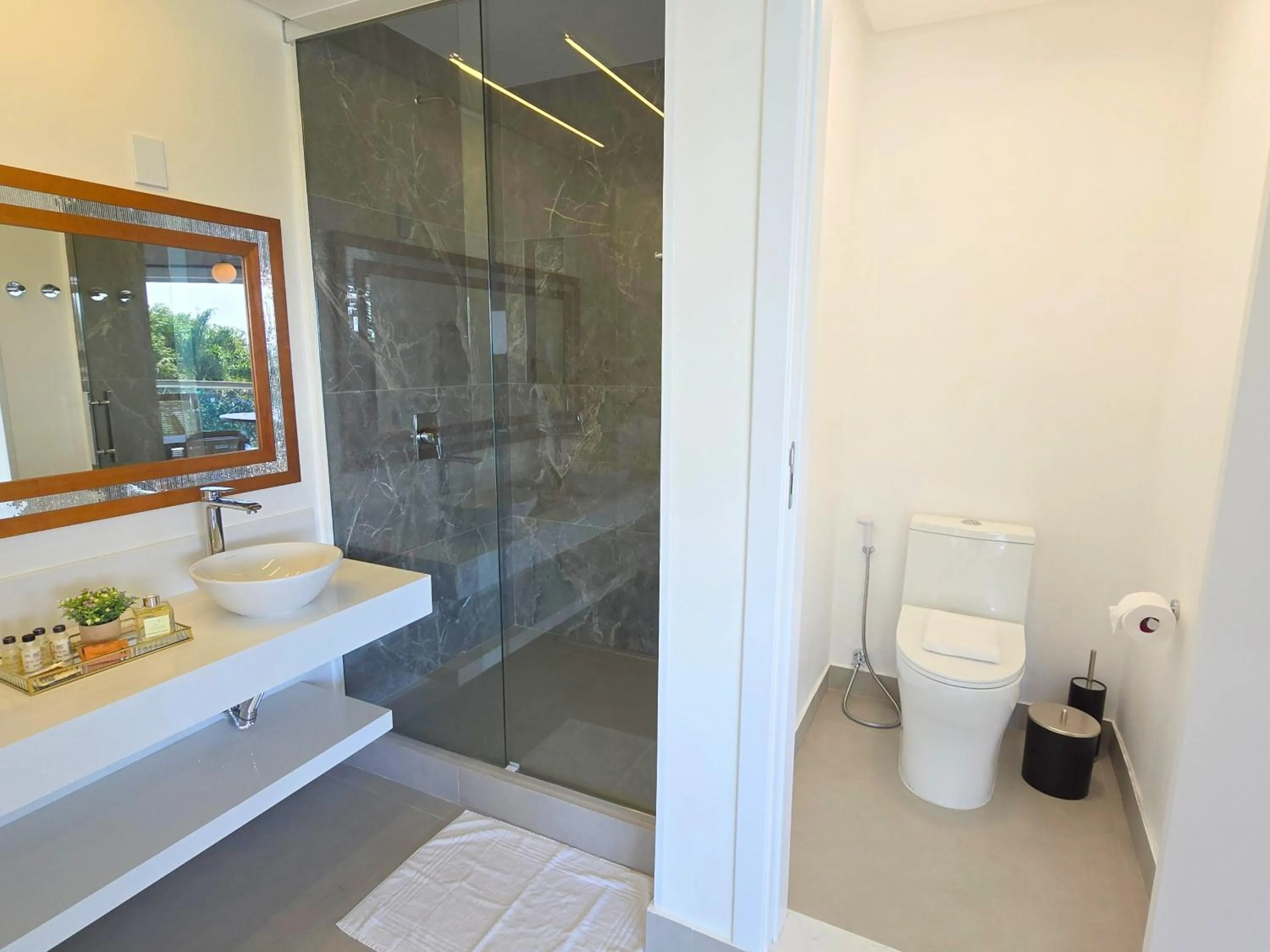 Shower in Refúgio da Lagoinha - Centro de Bombinhas