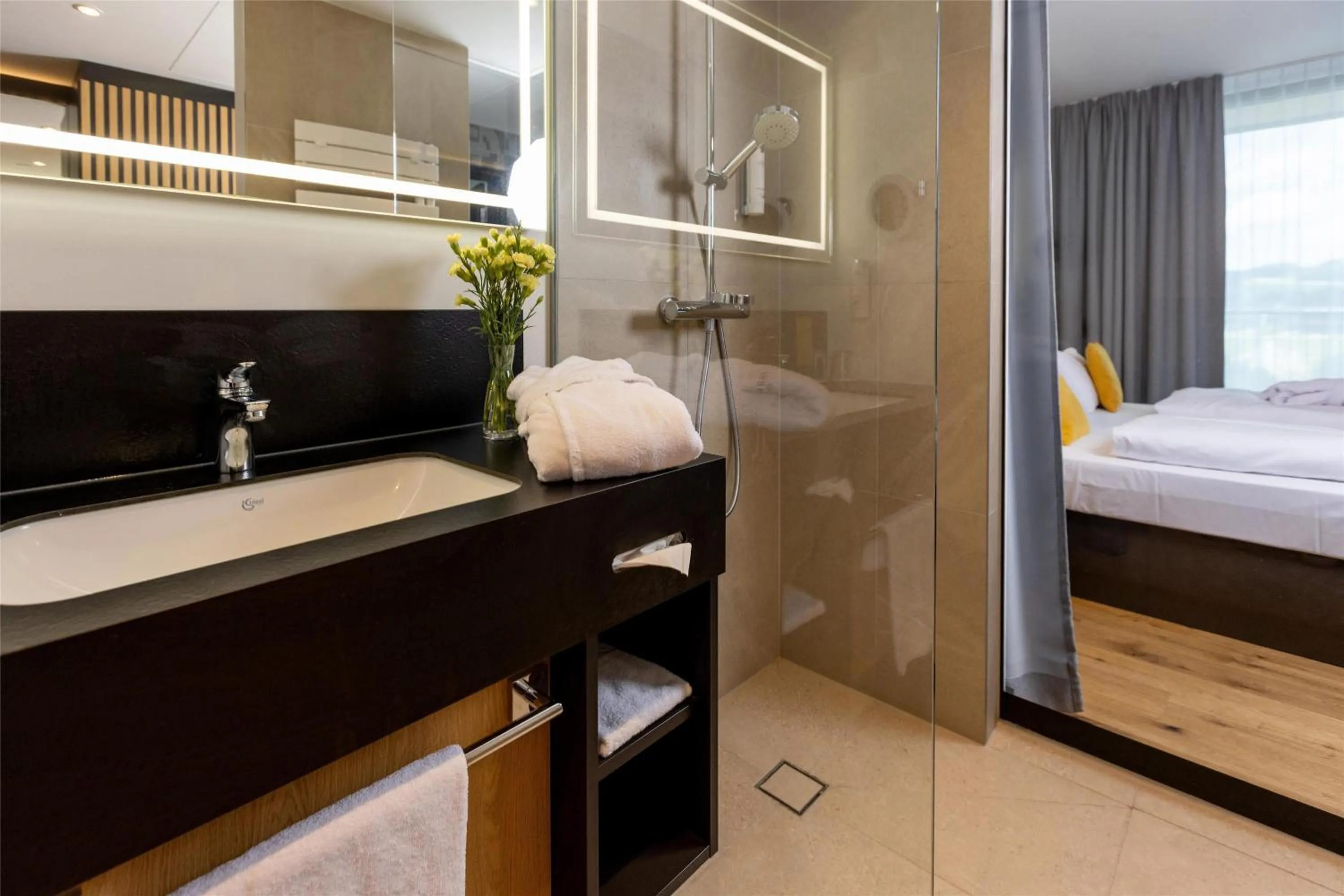 Bathroom, Bed in Best Western Parkhotel Hagenberg