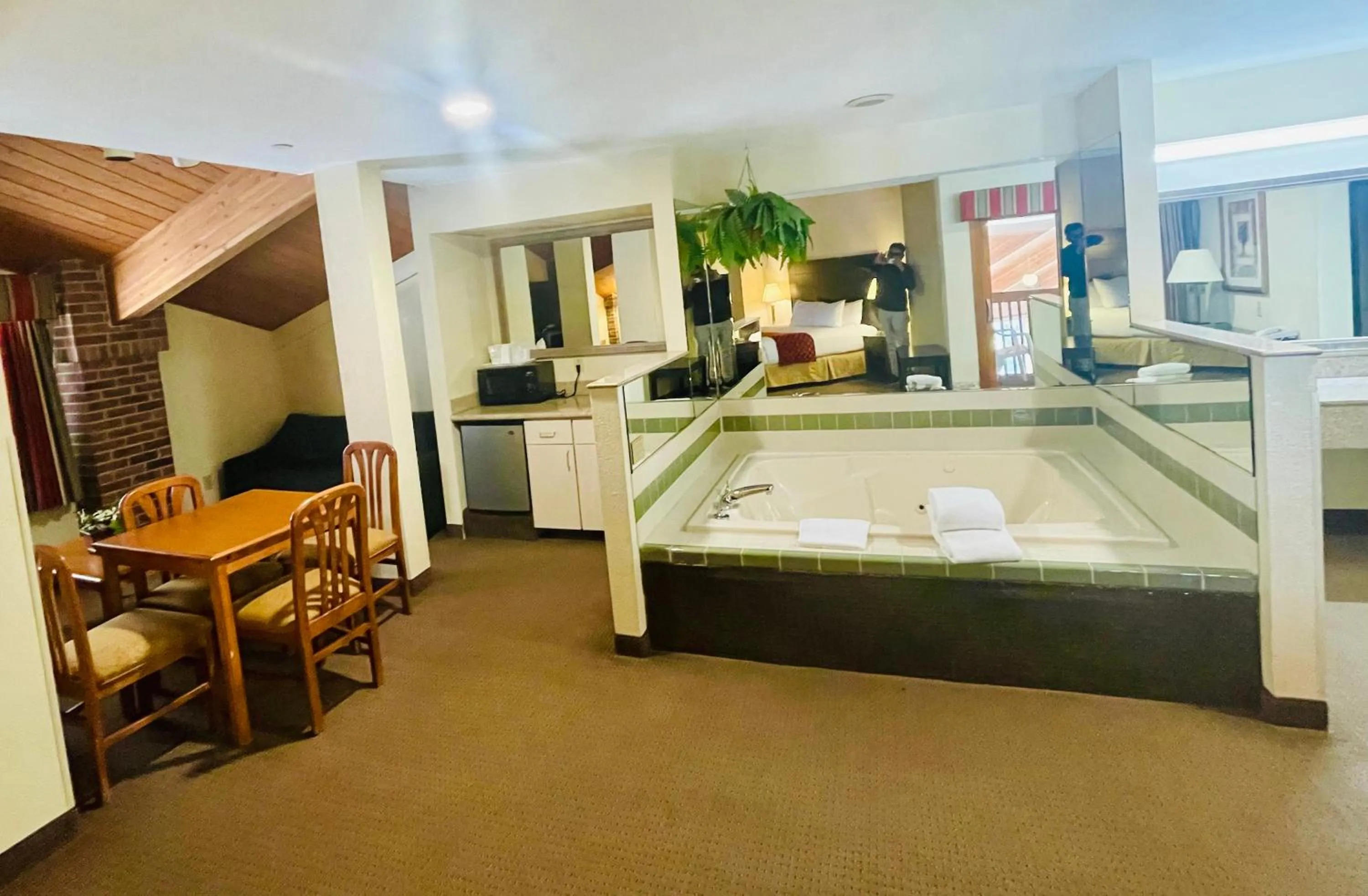 Bath in Baymont by Wyndham Indianapolis