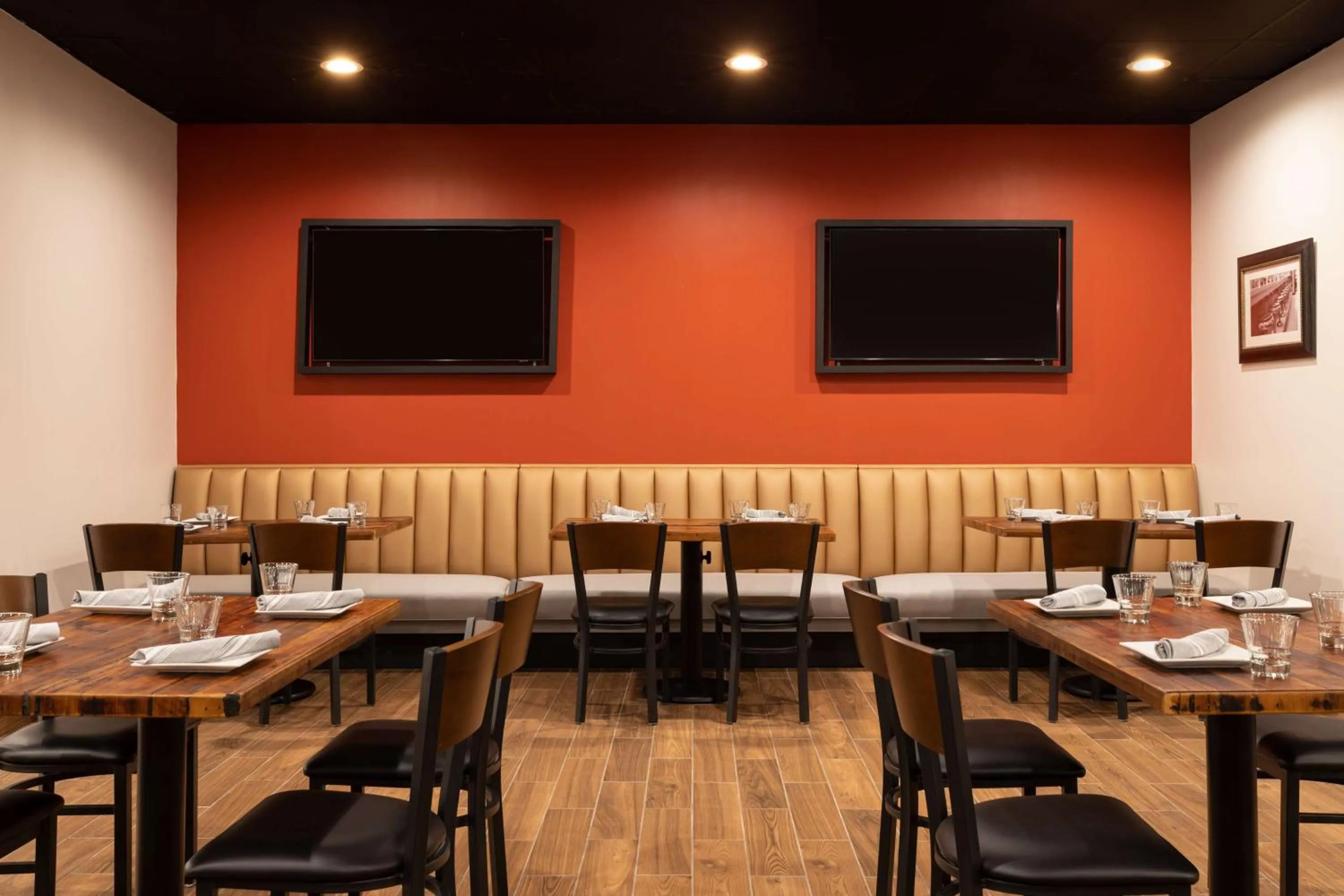 Restaurant/places to eat in Doubletree By Hilton Fort Worth South