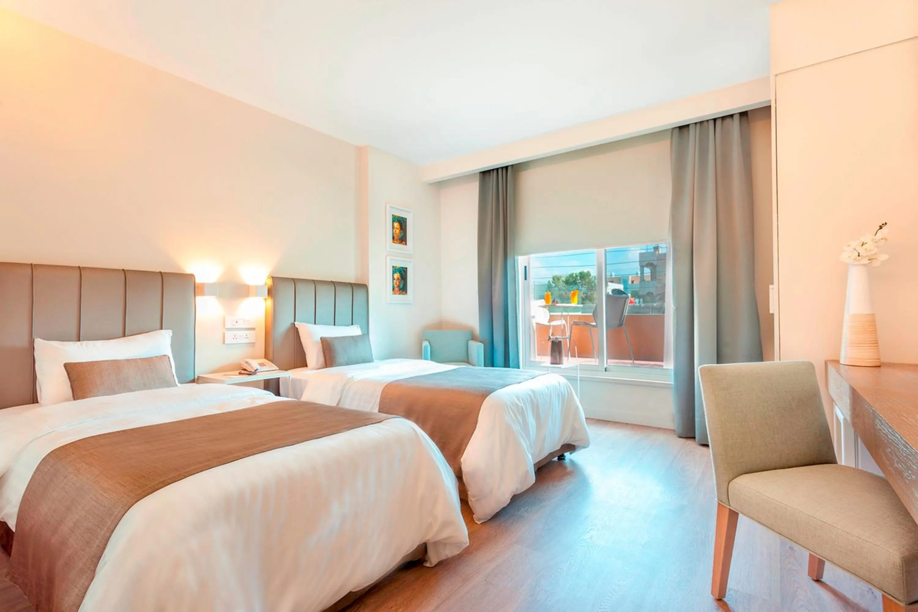 Photo of the whole room, Bed in AlQasr Metropole Hotel