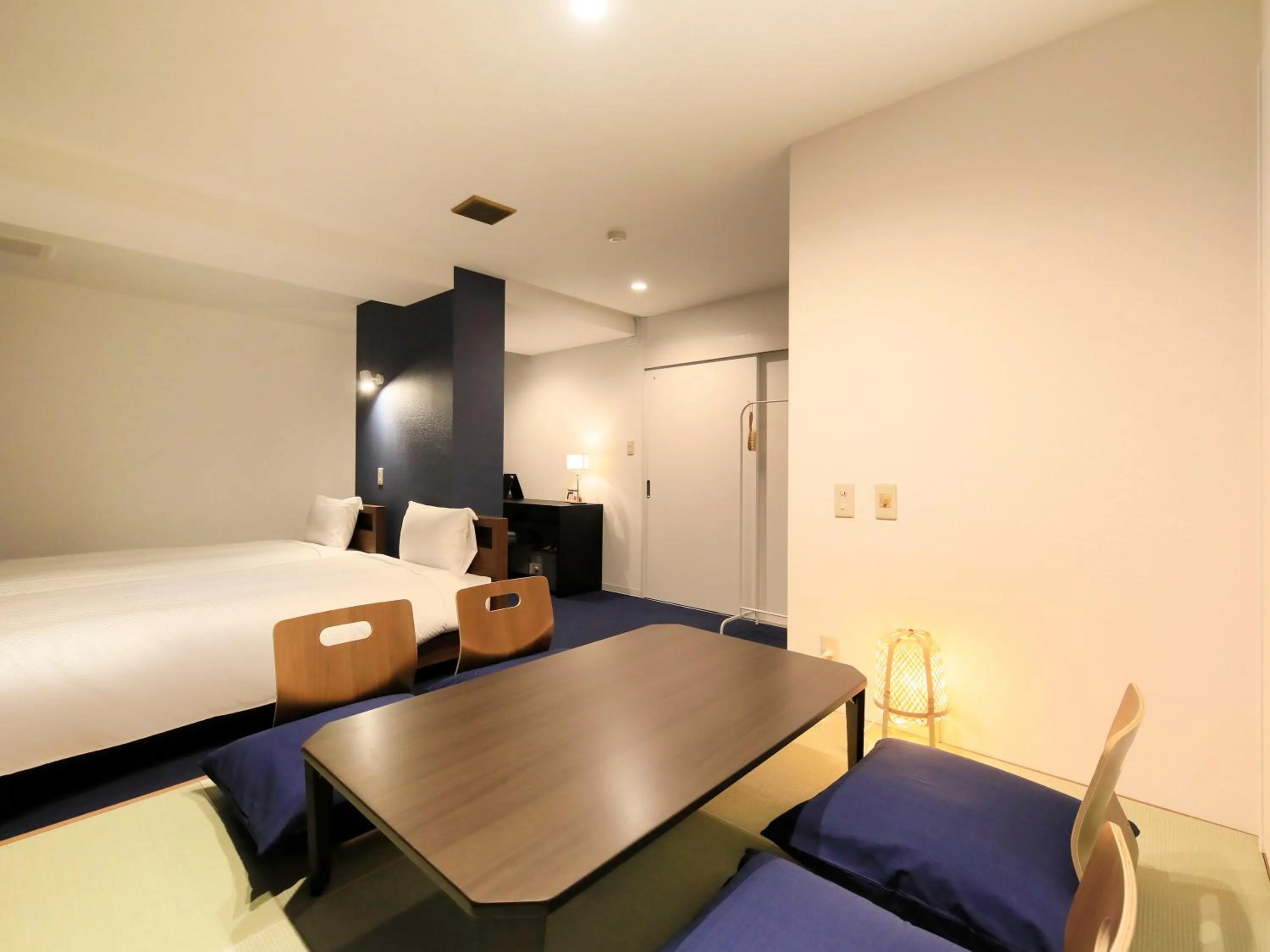 Photo of the whole room, Bed in Hot Spring Inn Hakone Suisen