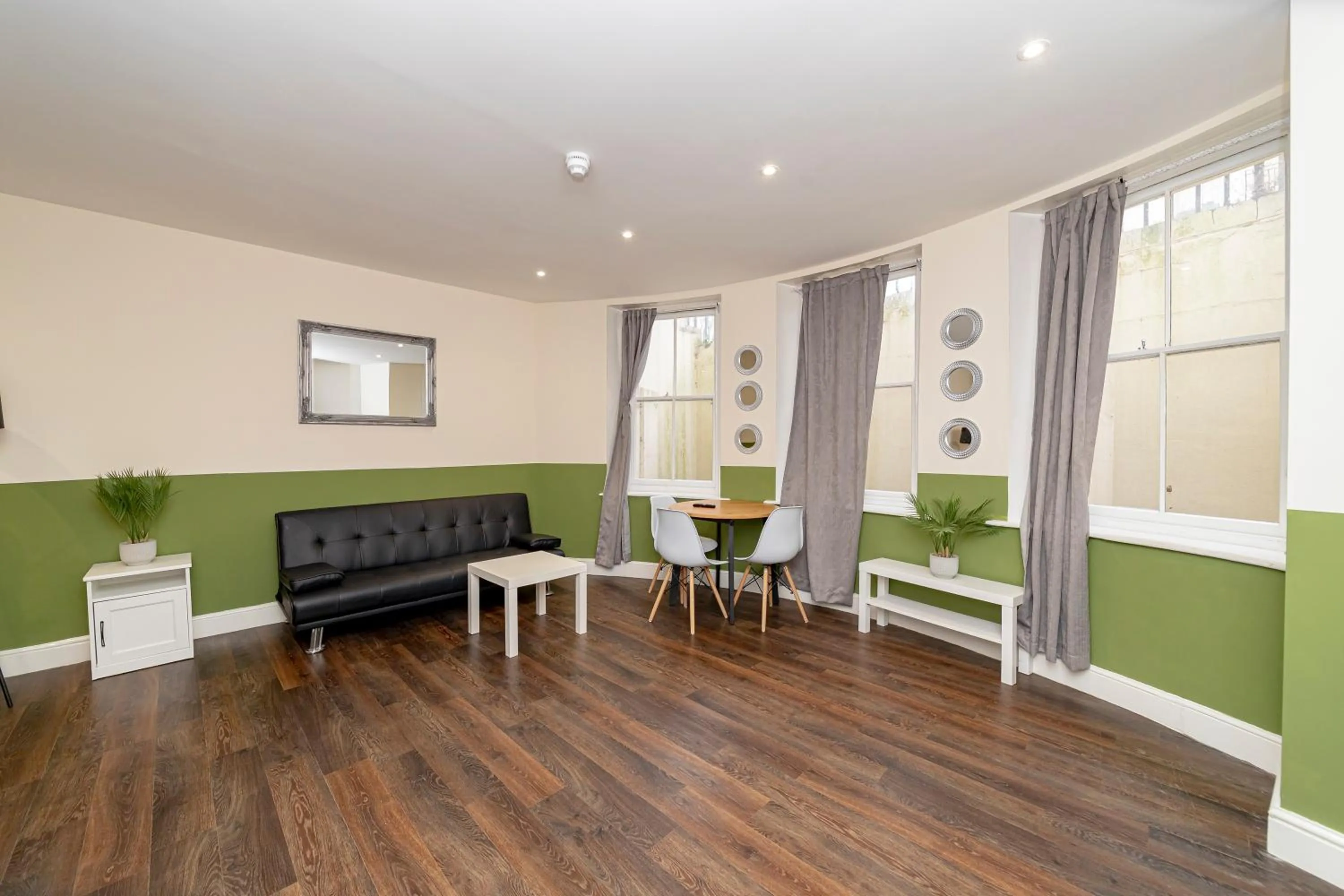 Living room in FLASH SALE Kemptown 2 Bedroom Flat BN224EAT02