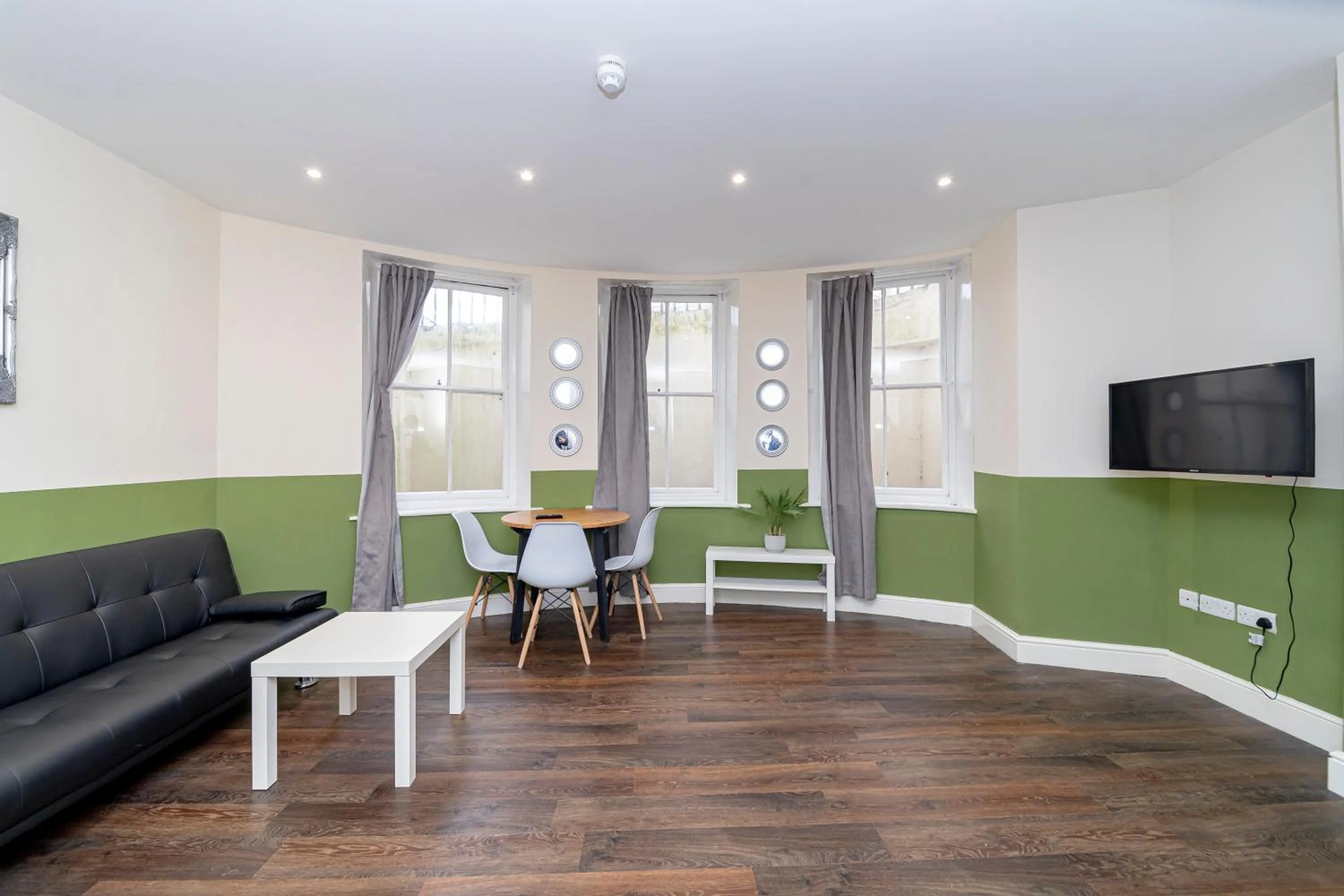 Living room in FLASH SALE Kemptown 2 Bedroom Flat BN224EAT02