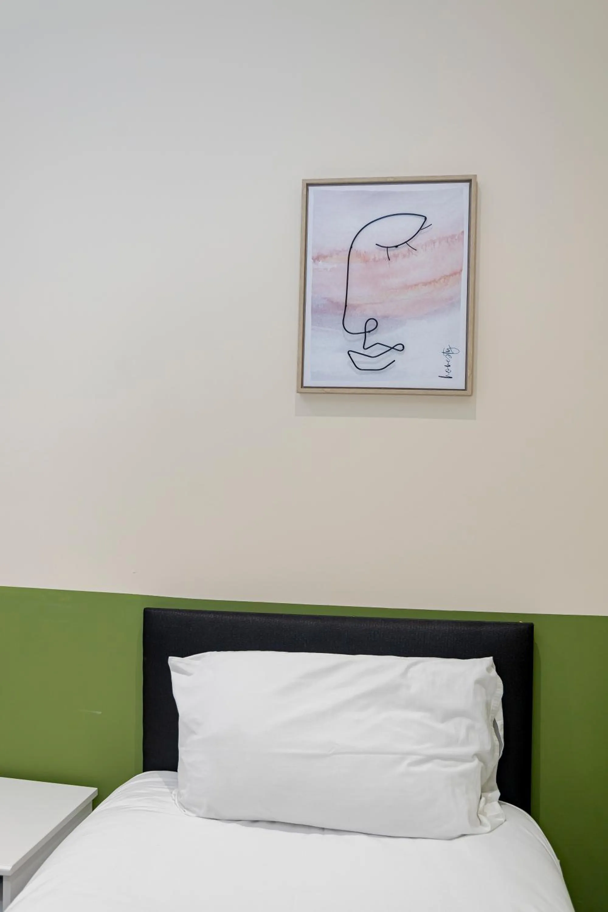 Bed in FLASH SALE Kemptown 2 Bedroom Flat BN224EAT02