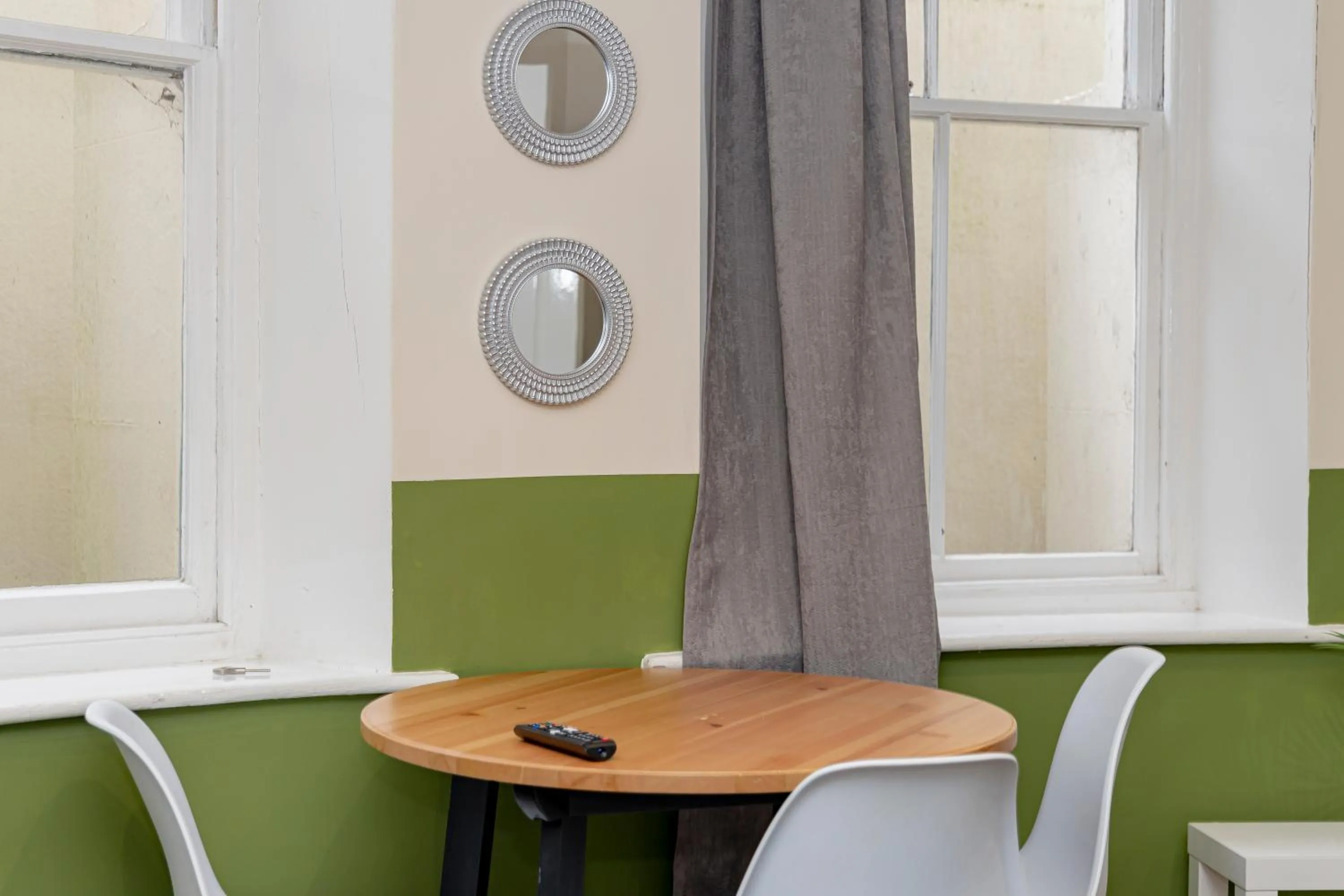 Dining area in FLASH SALE Kemptown 2 Bedroom Flat BN224EAT02