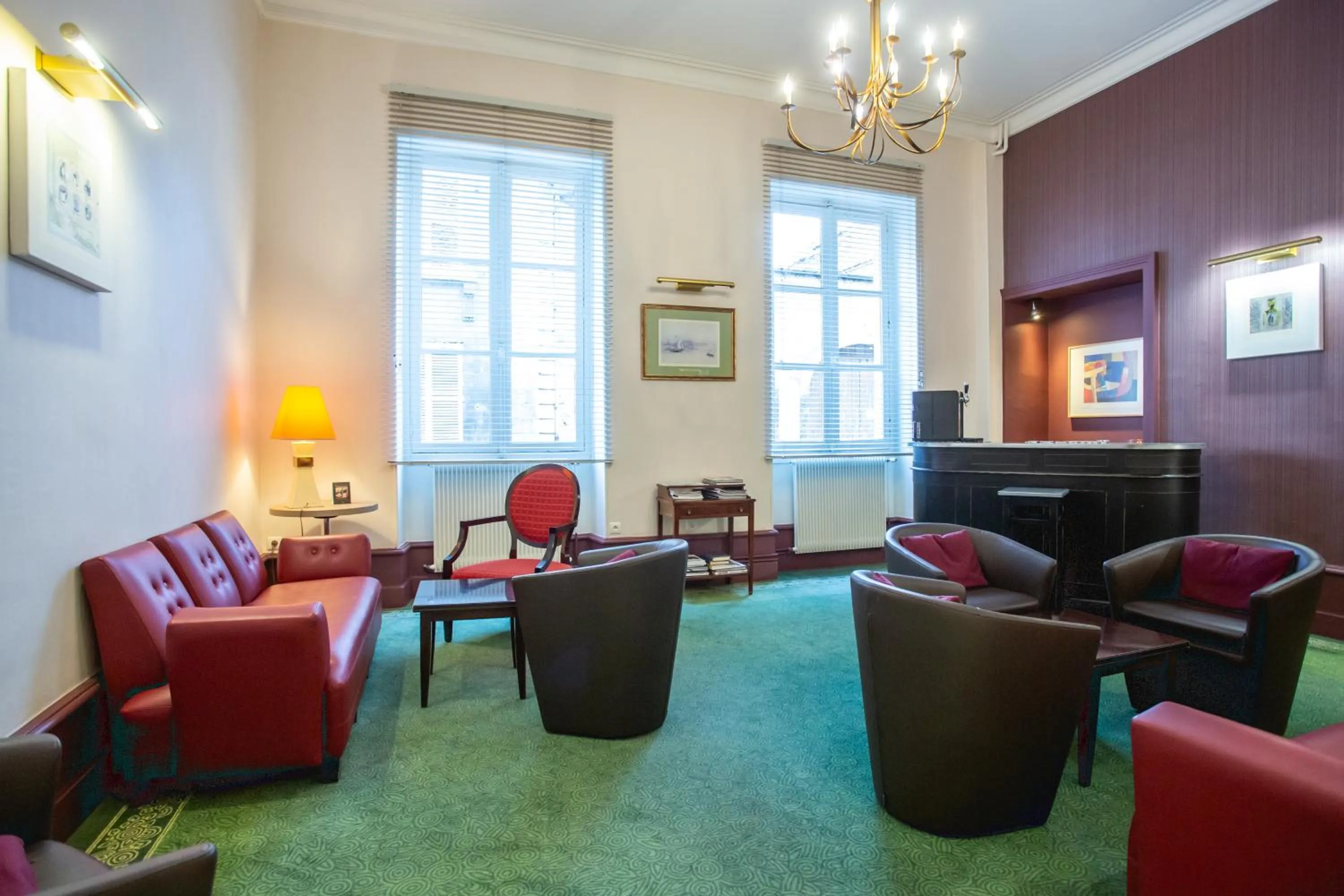 Seating area in Best Western Plus Hôtel D'Angleterre - Centre historique