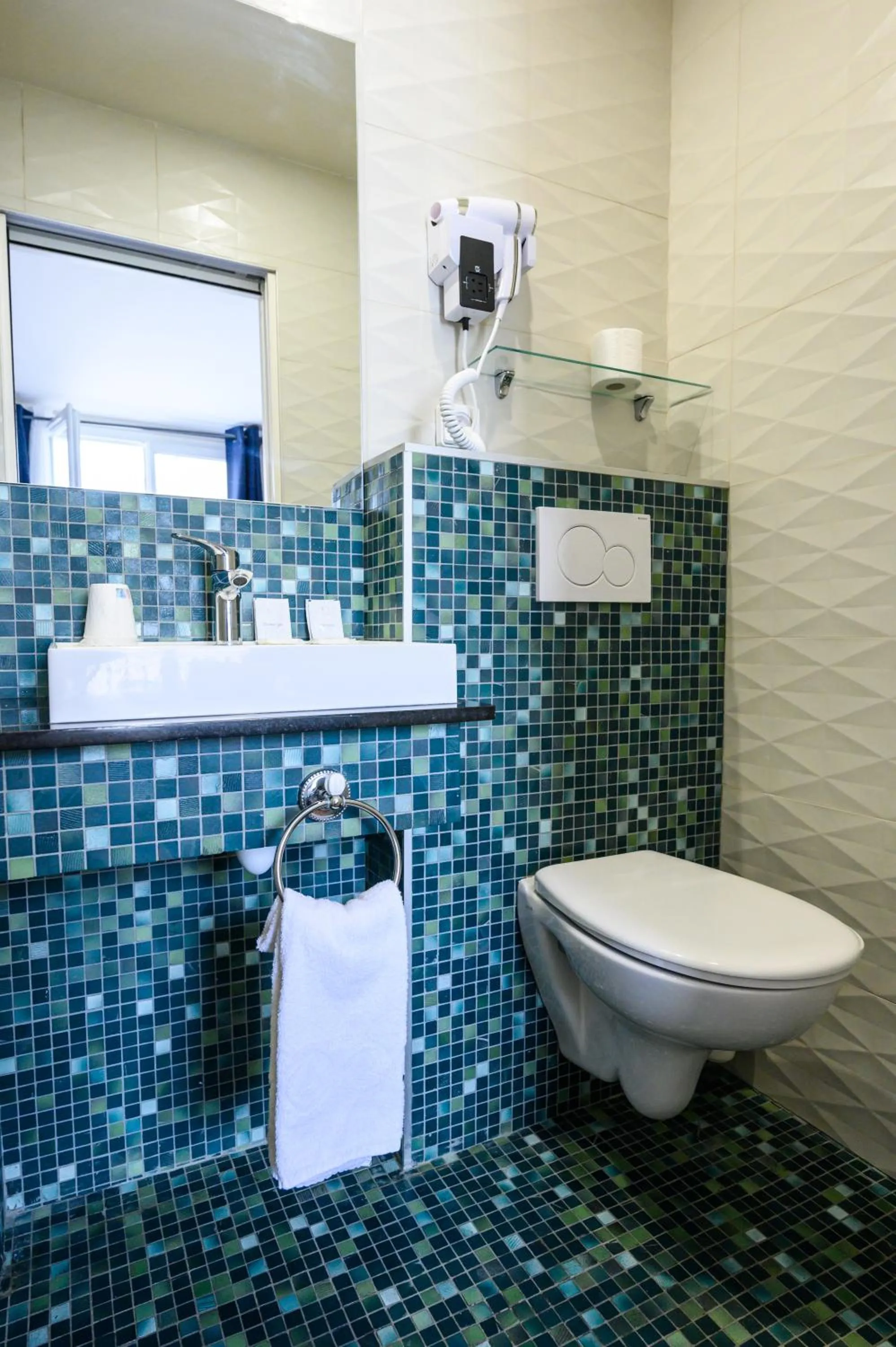 Bathroom in Hôtel D'Alsace