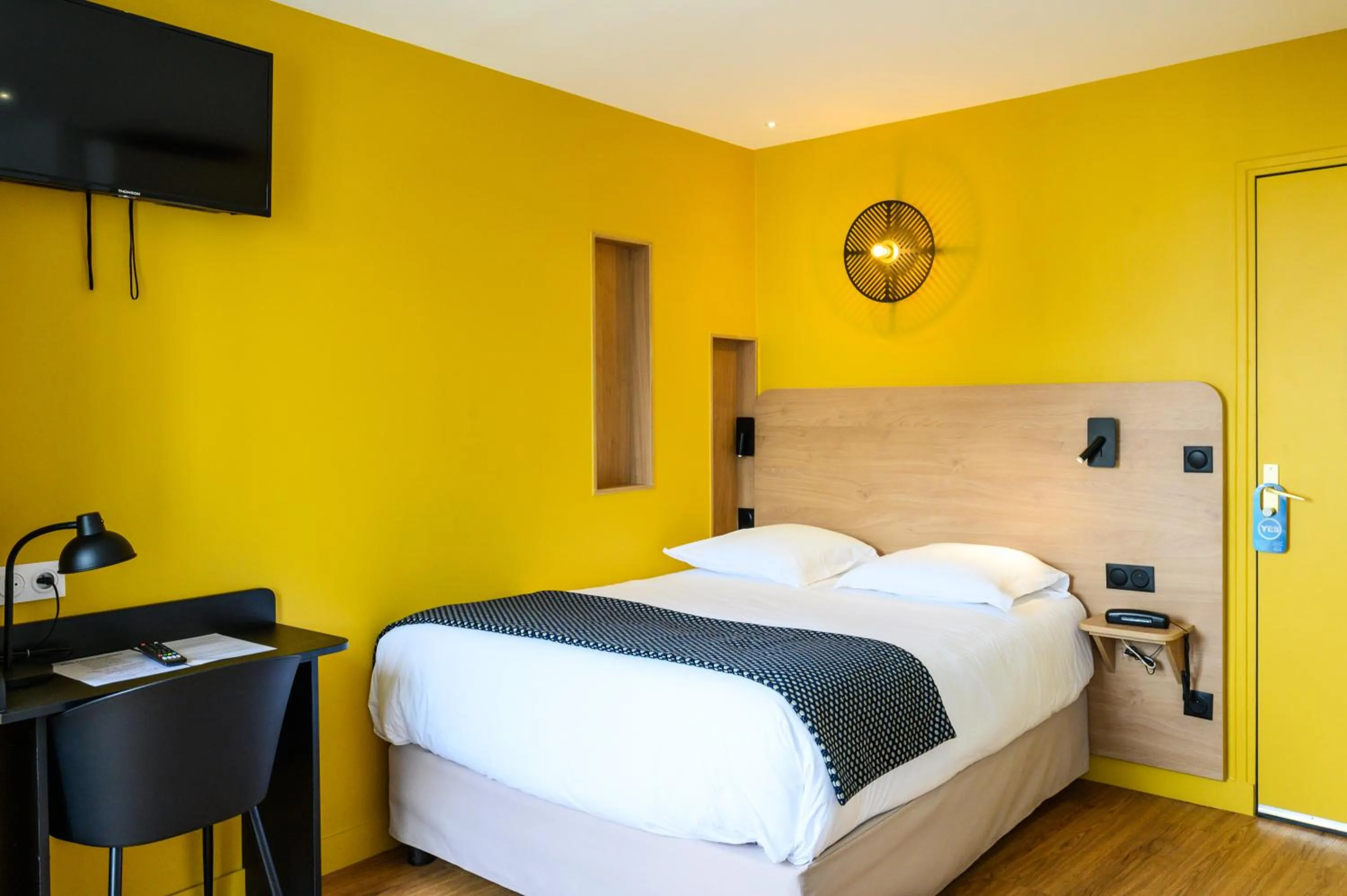 Bed in Hôtel D'Alsace