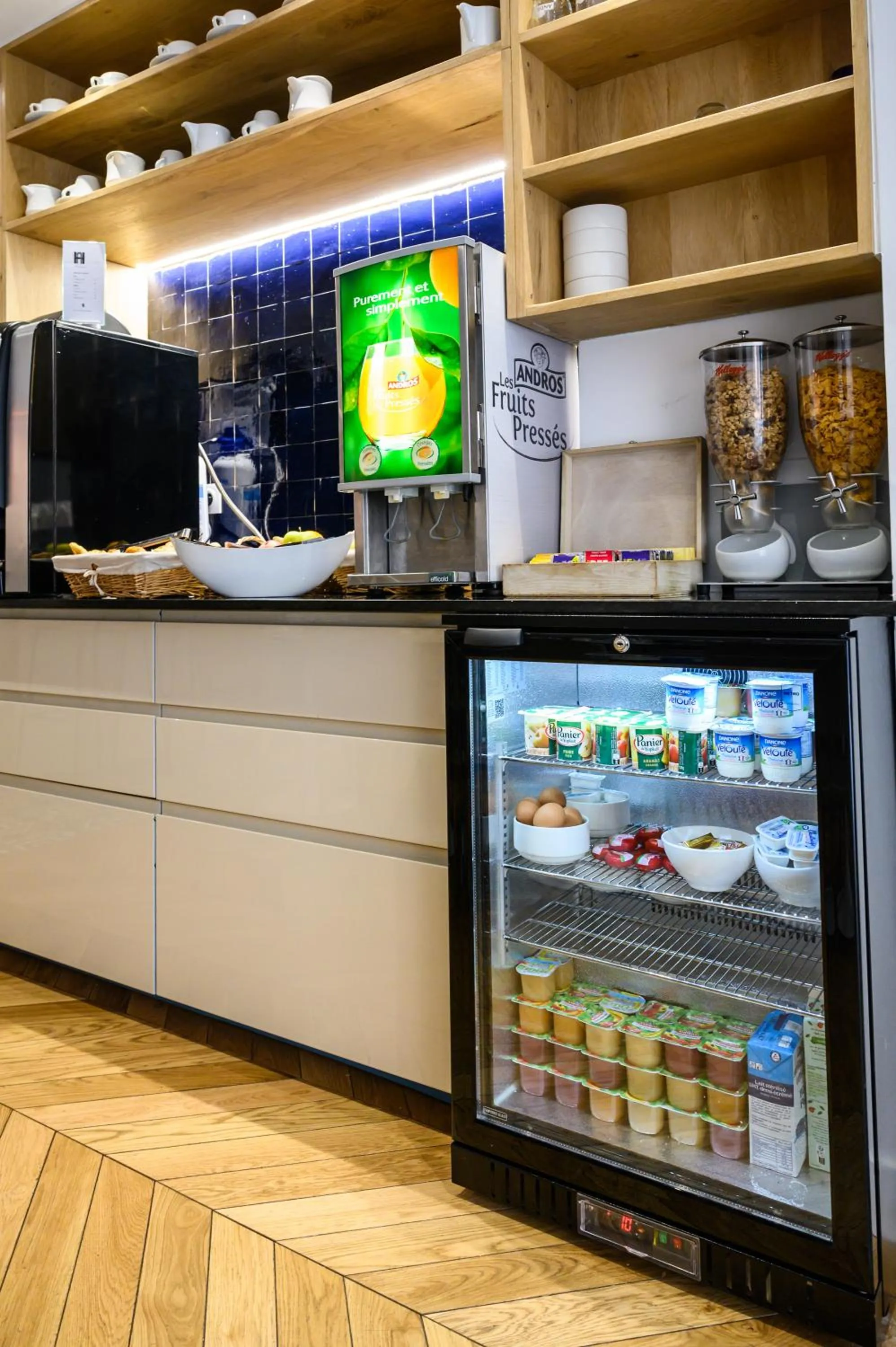 Buffet breakfast in Hôtel D'Alsace