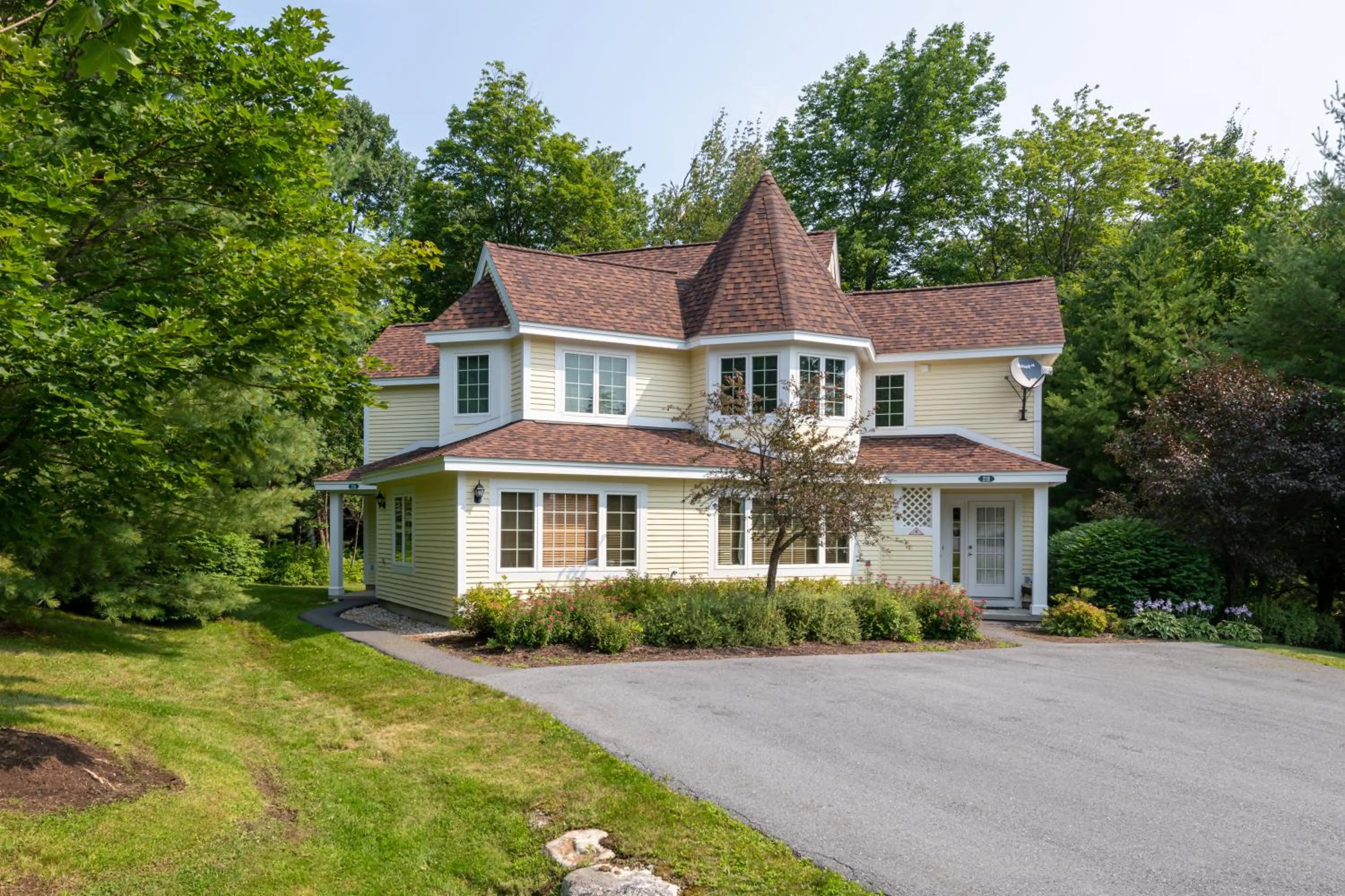 Property building in Mount Snow Lodging by Vail Resorts