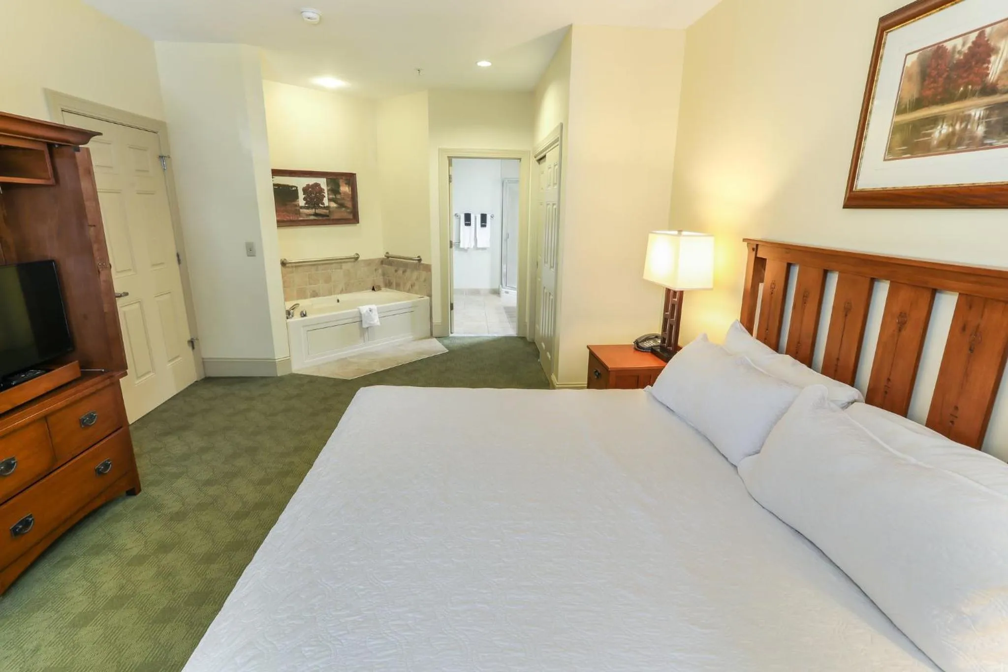 Photo of the whole room, Bed in Kaatskill Mountain Club & Condos by Vail Resorts