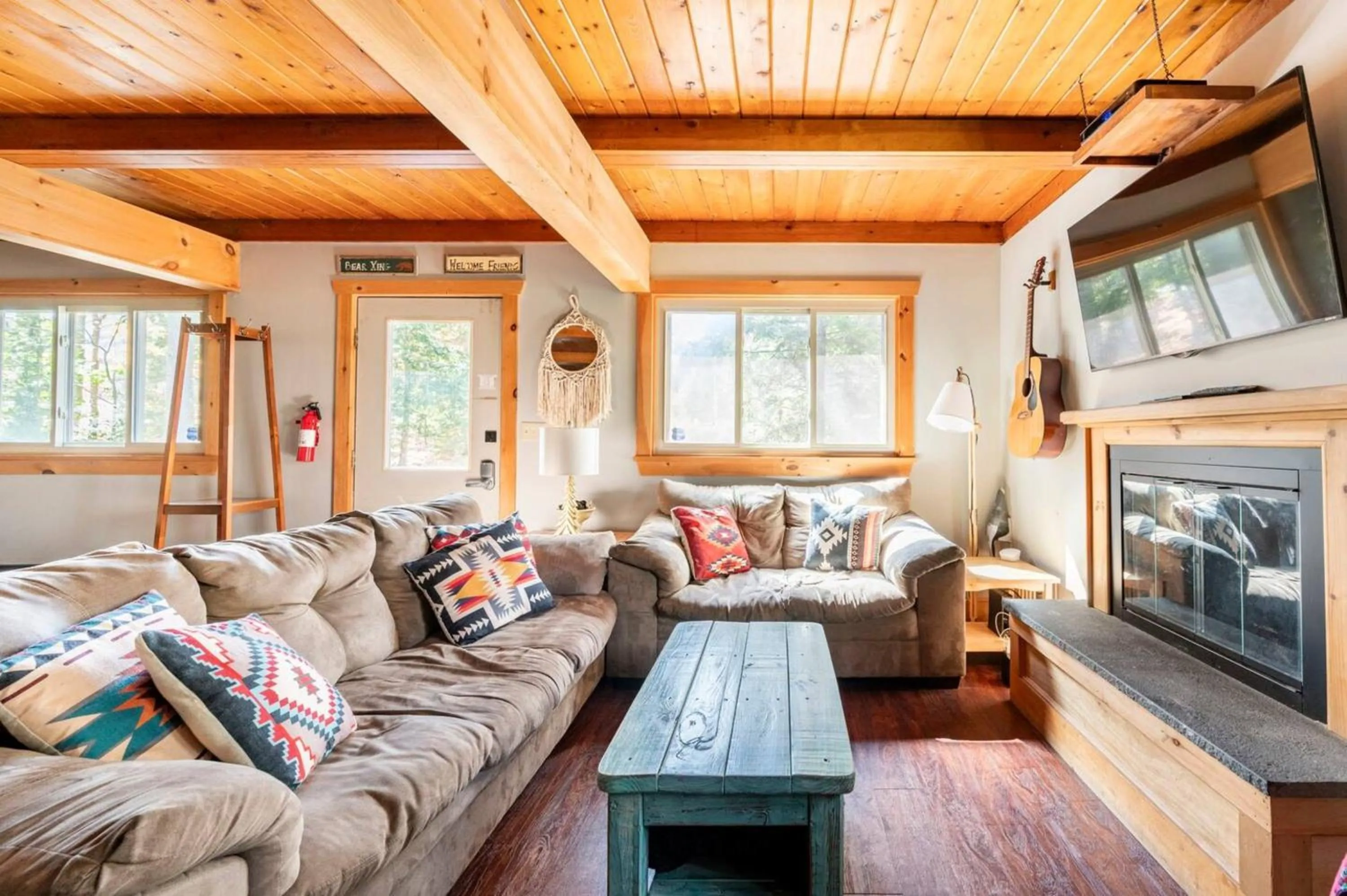 Living room in Kaatskill Mountain Club & Condos by Vail Resorts