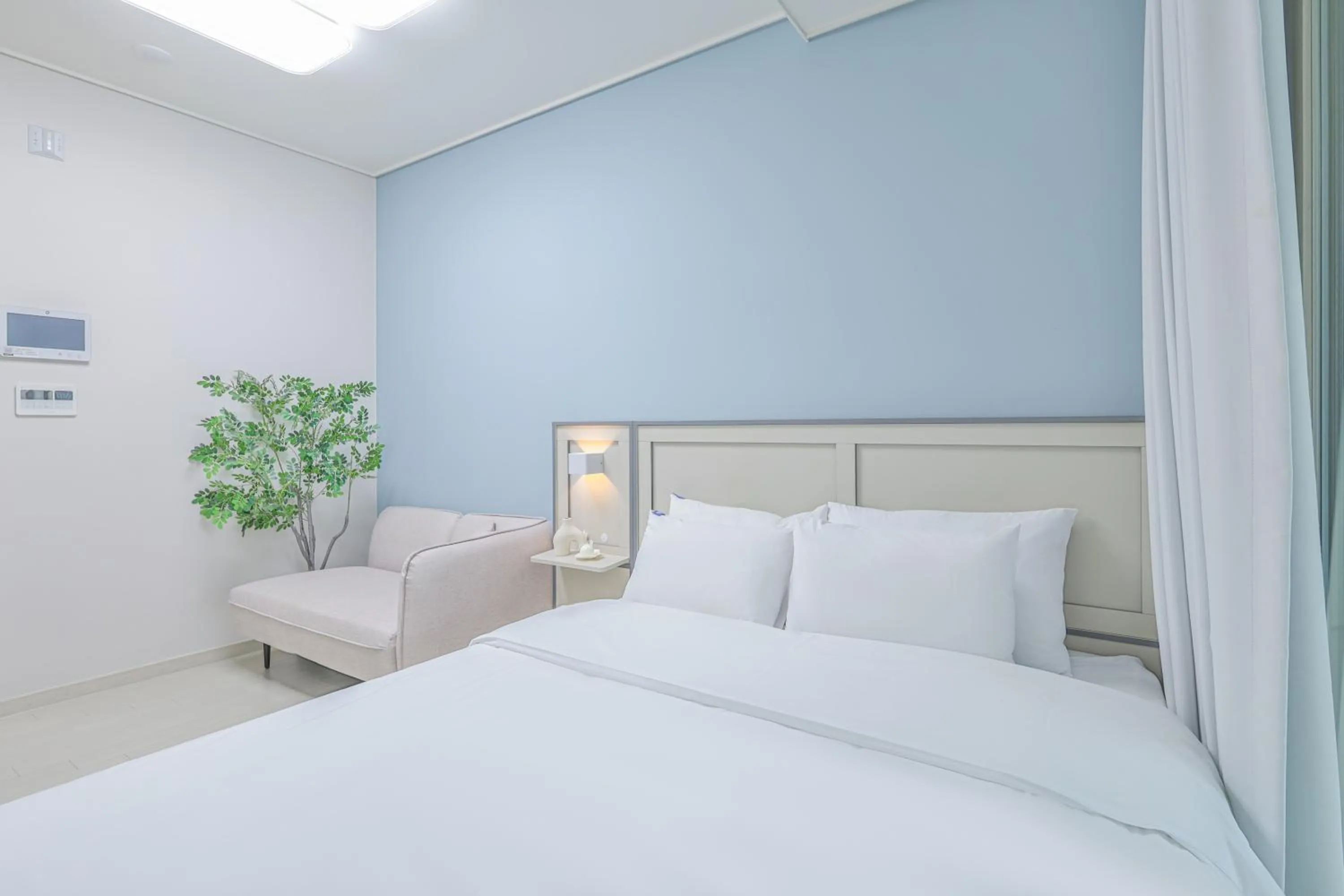 Property building, Bed in Landmark Stay in Songdo