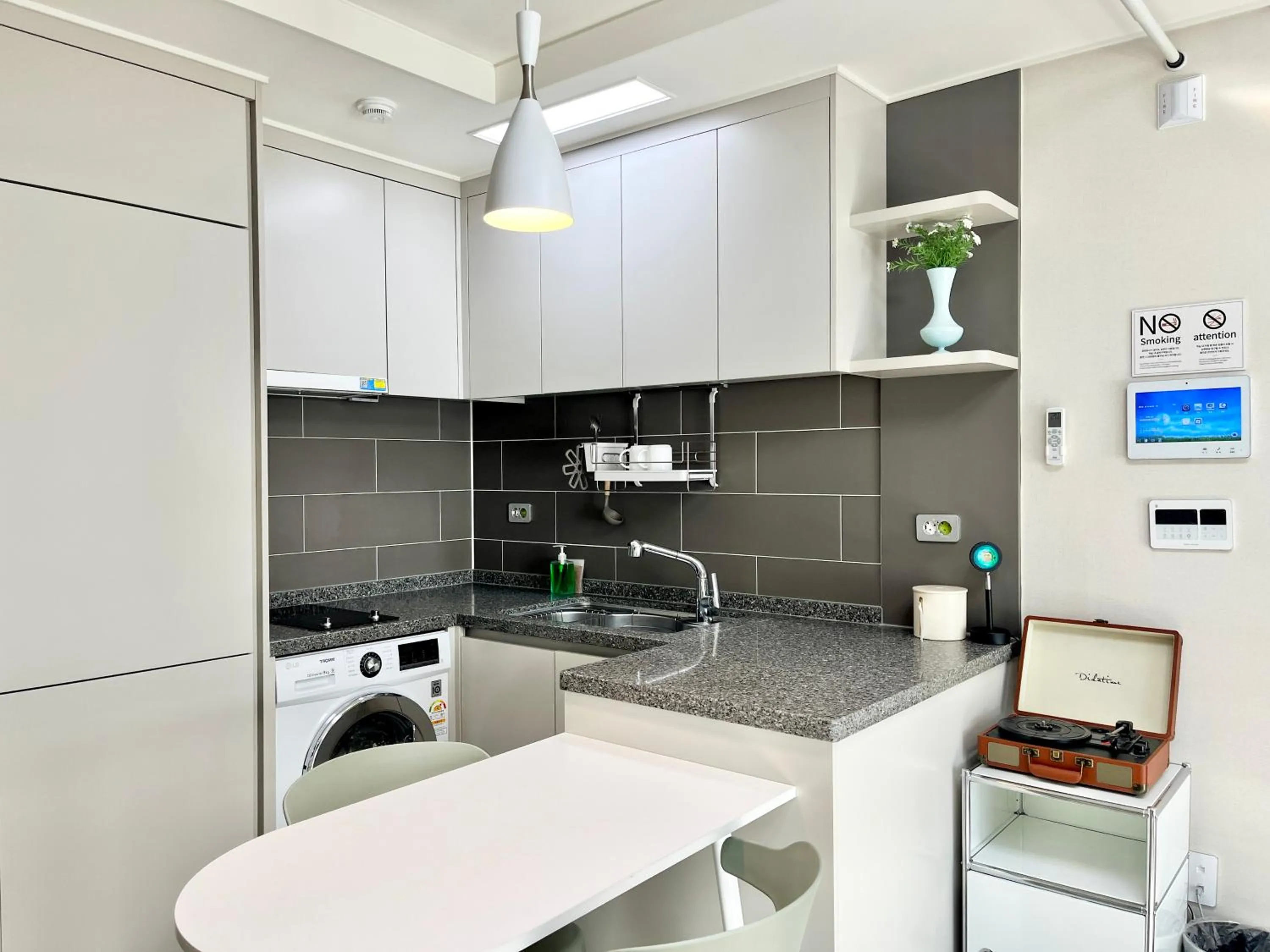 Kitchen or kitchenette in Landmark Stay in Songdo