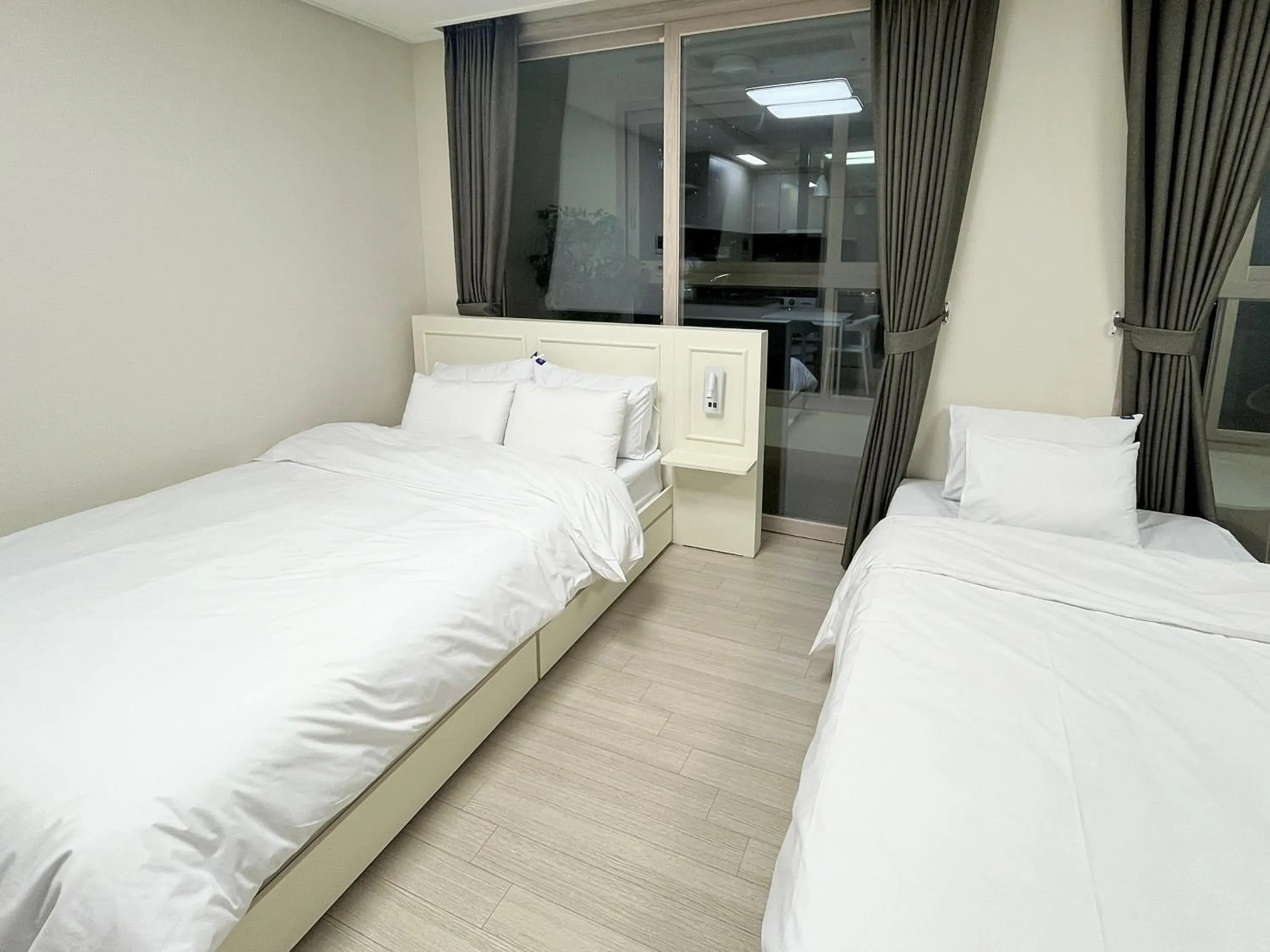 Deluxe Triple Room in Landmark Stay in Songdo Deluxe Triple Room in Landmark Stay in Songdo