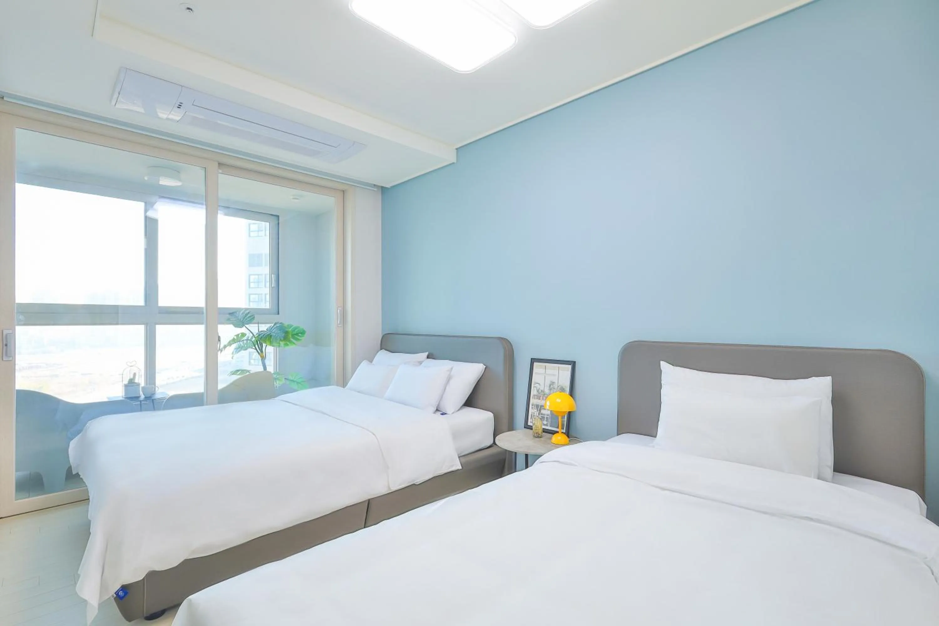 Property building, Bed in Landmark Stay in Songdo
