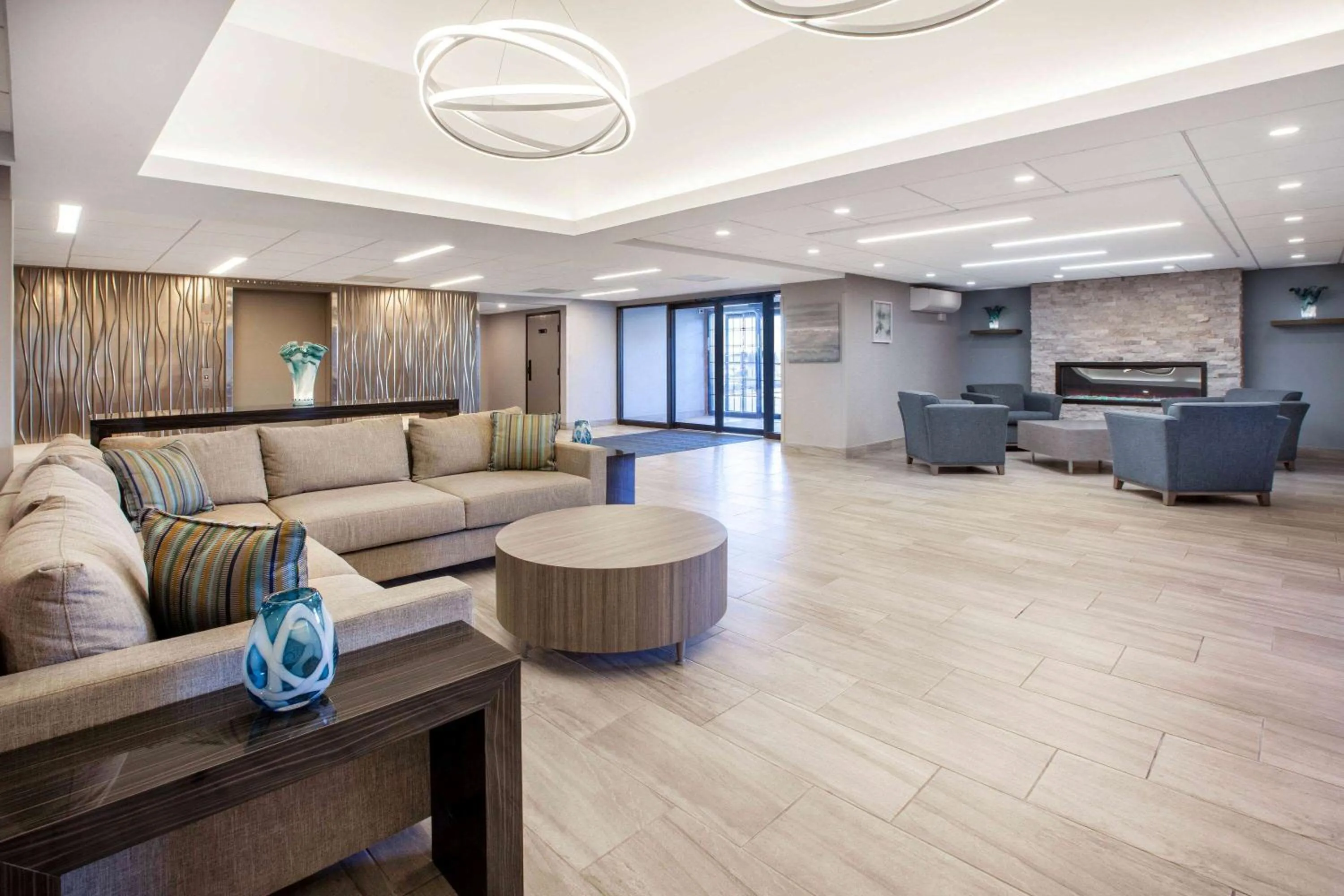 Lobby or reception in Wingate by Wyndham Detroit Metro Airport