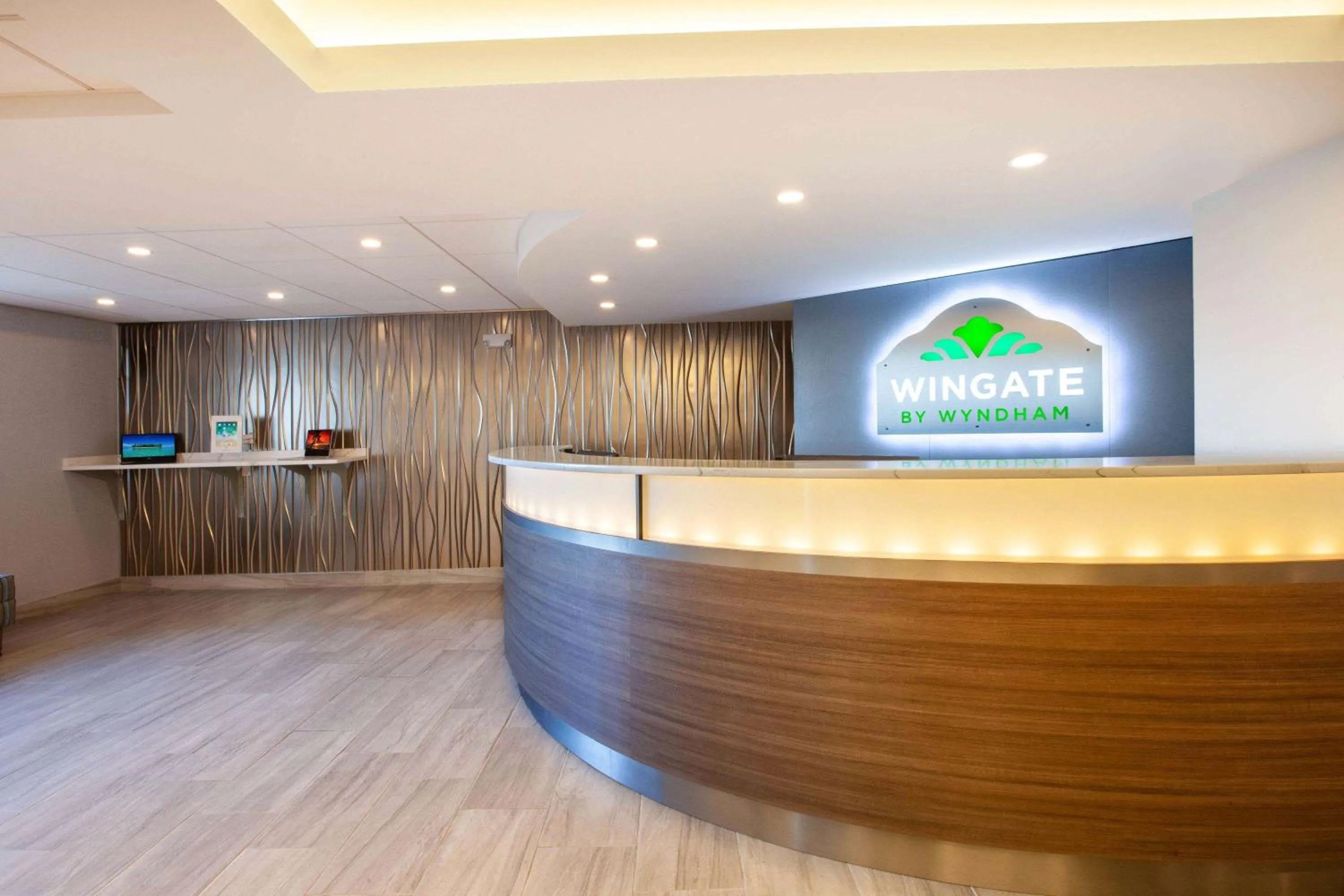 Lobby or reception in Wingate by Wyndham Detroit Metro Airport