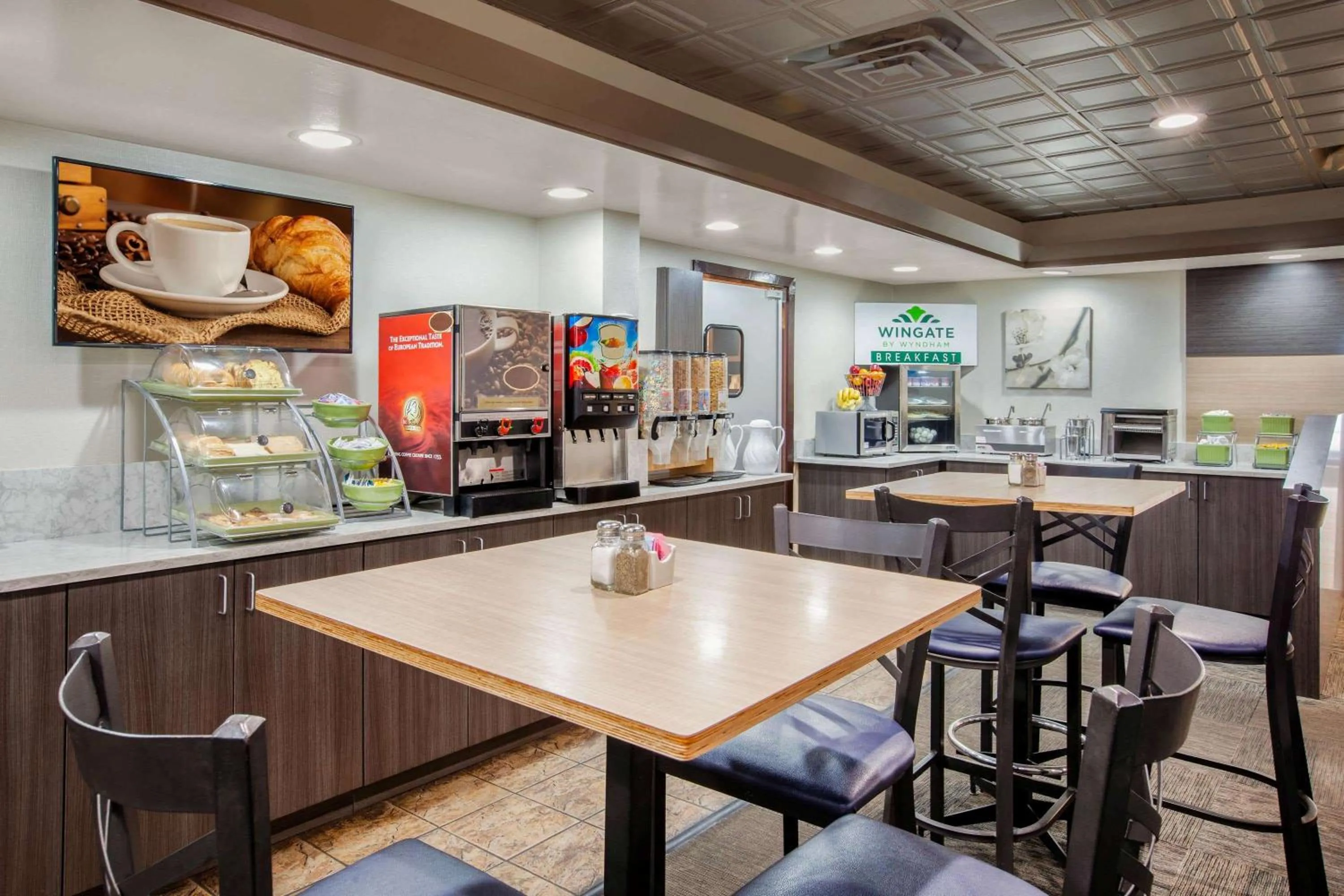Restaurant/places to eat in Wingate by Wyndham Detroit Metro Airport