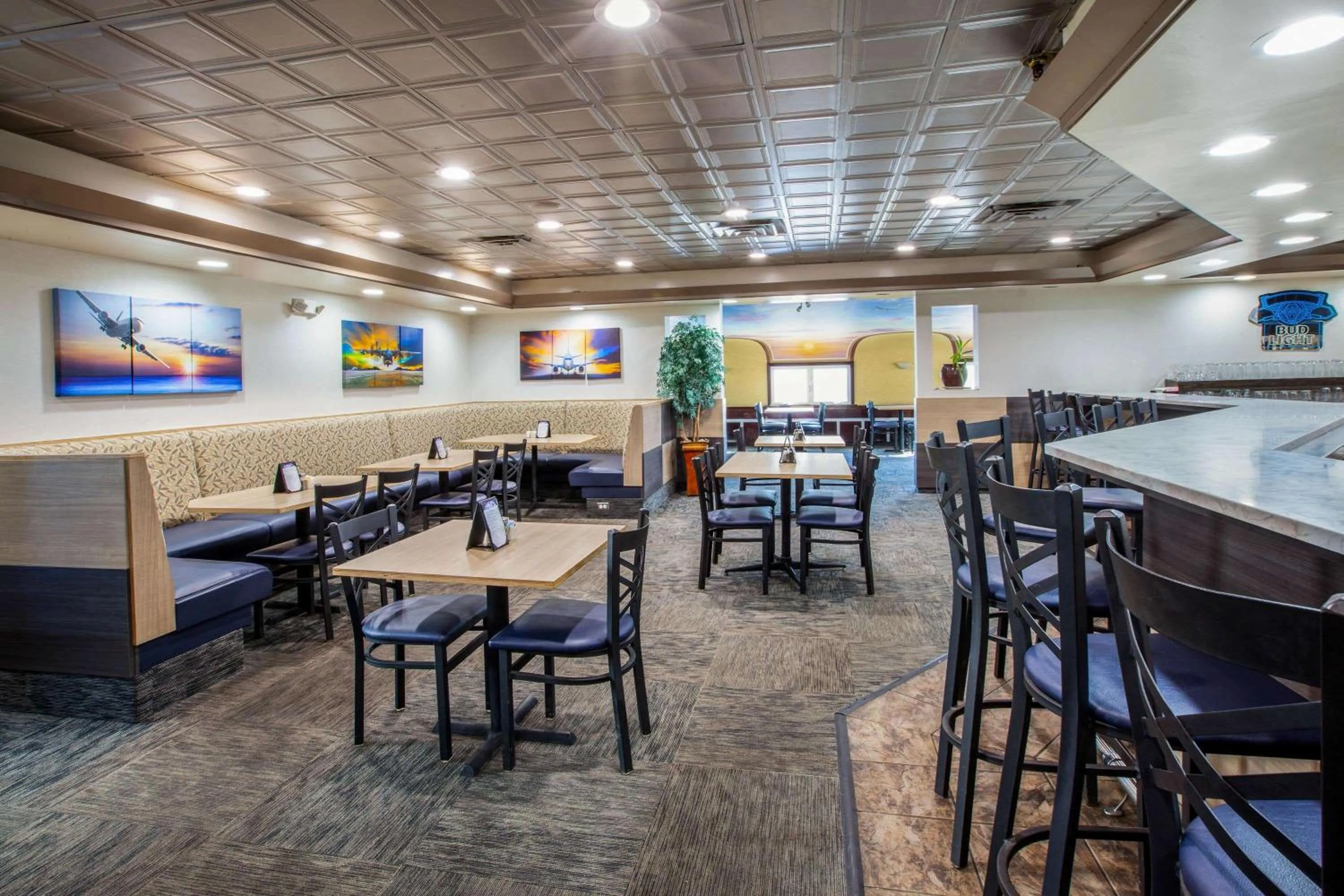 Restaurant/places to eat in Wingate by Wyndham Detroit Metro Airport