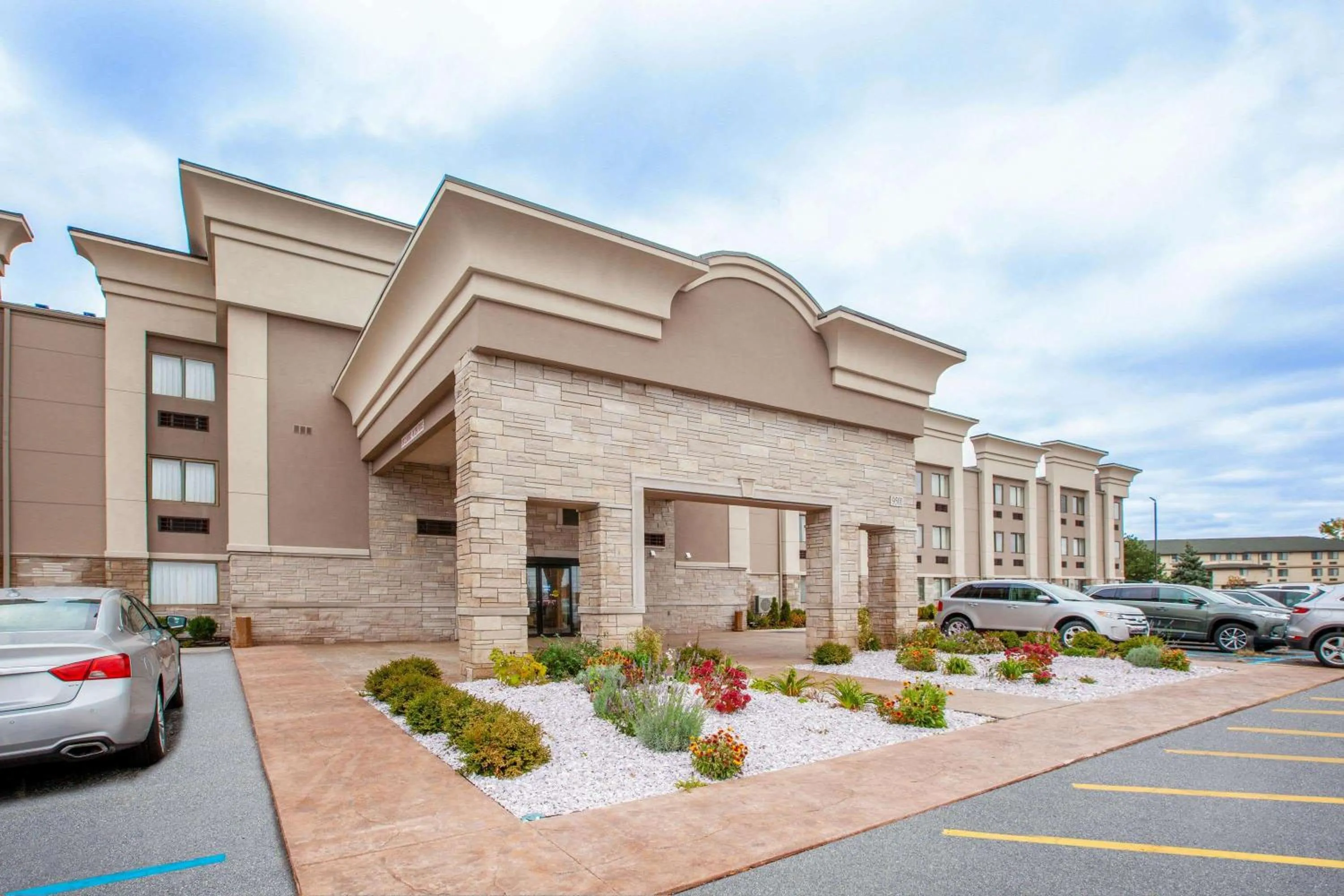 Property building in Wingate by Wyndham Detroit Metro Airport