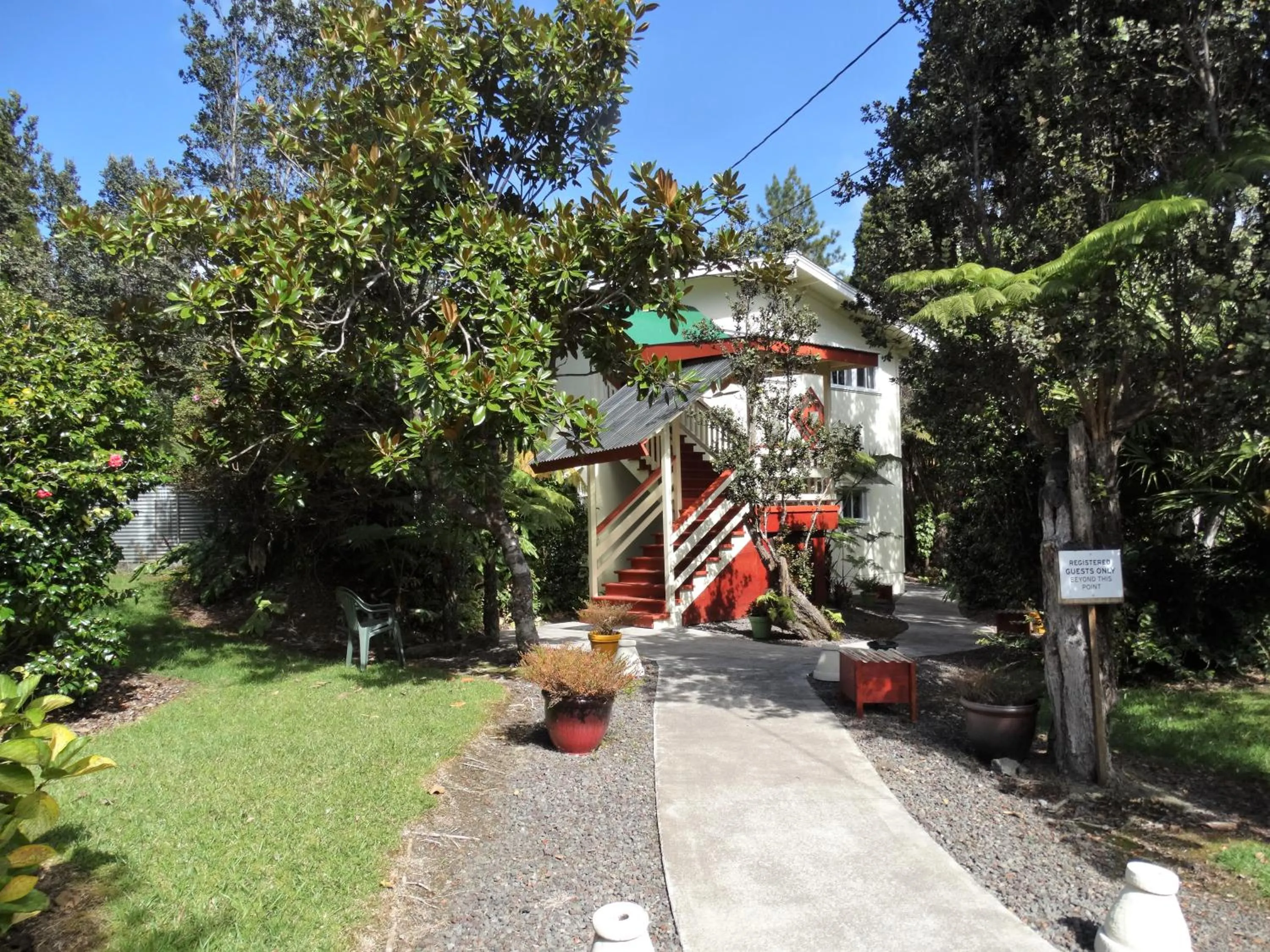 Facade/entrance in Volcano Hale